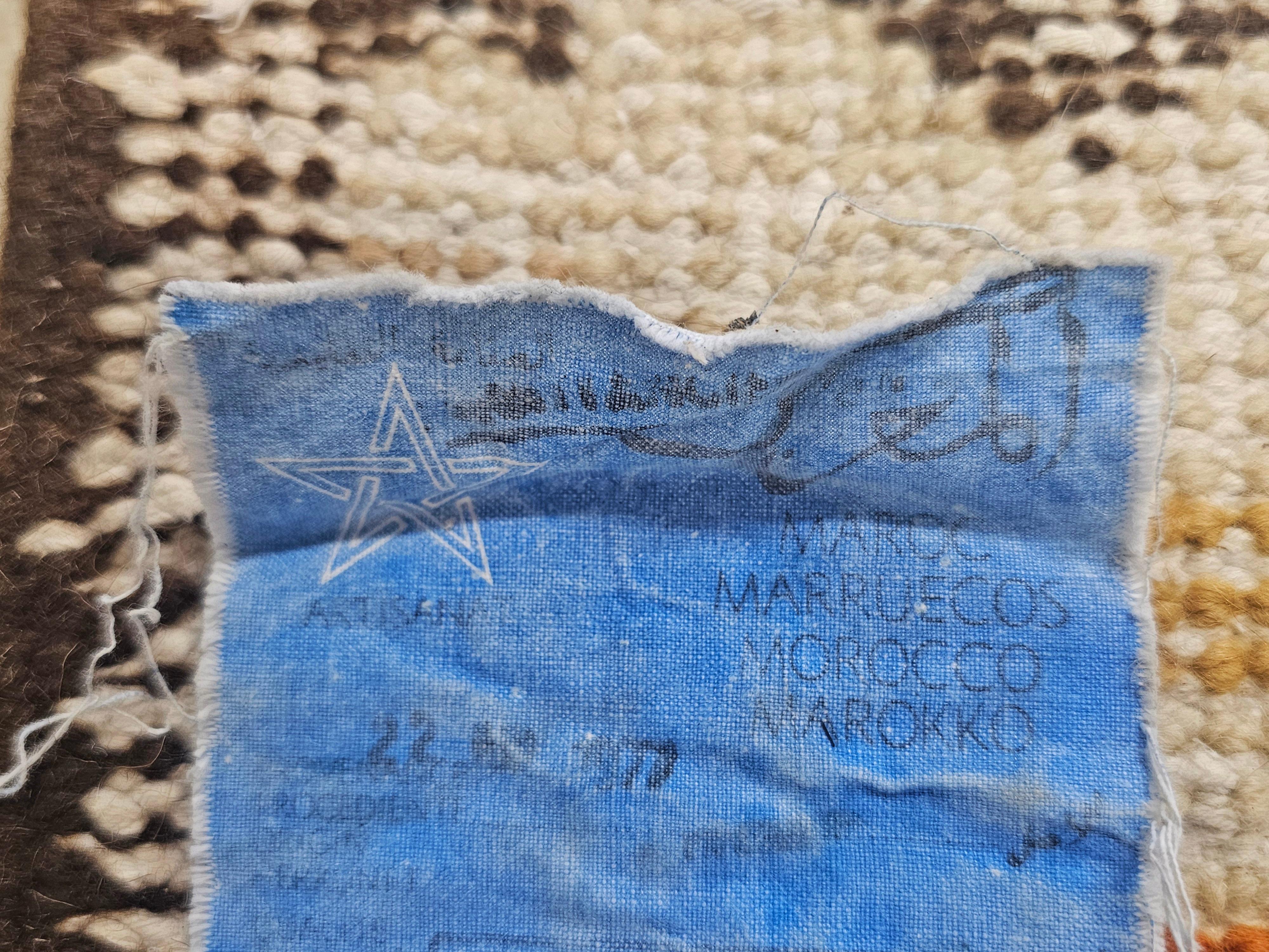 Handgeknüpfter, sehr dicker Barbierteppich in warmen Erdtönen, Marokko 1970er Jahre im Angebot 1