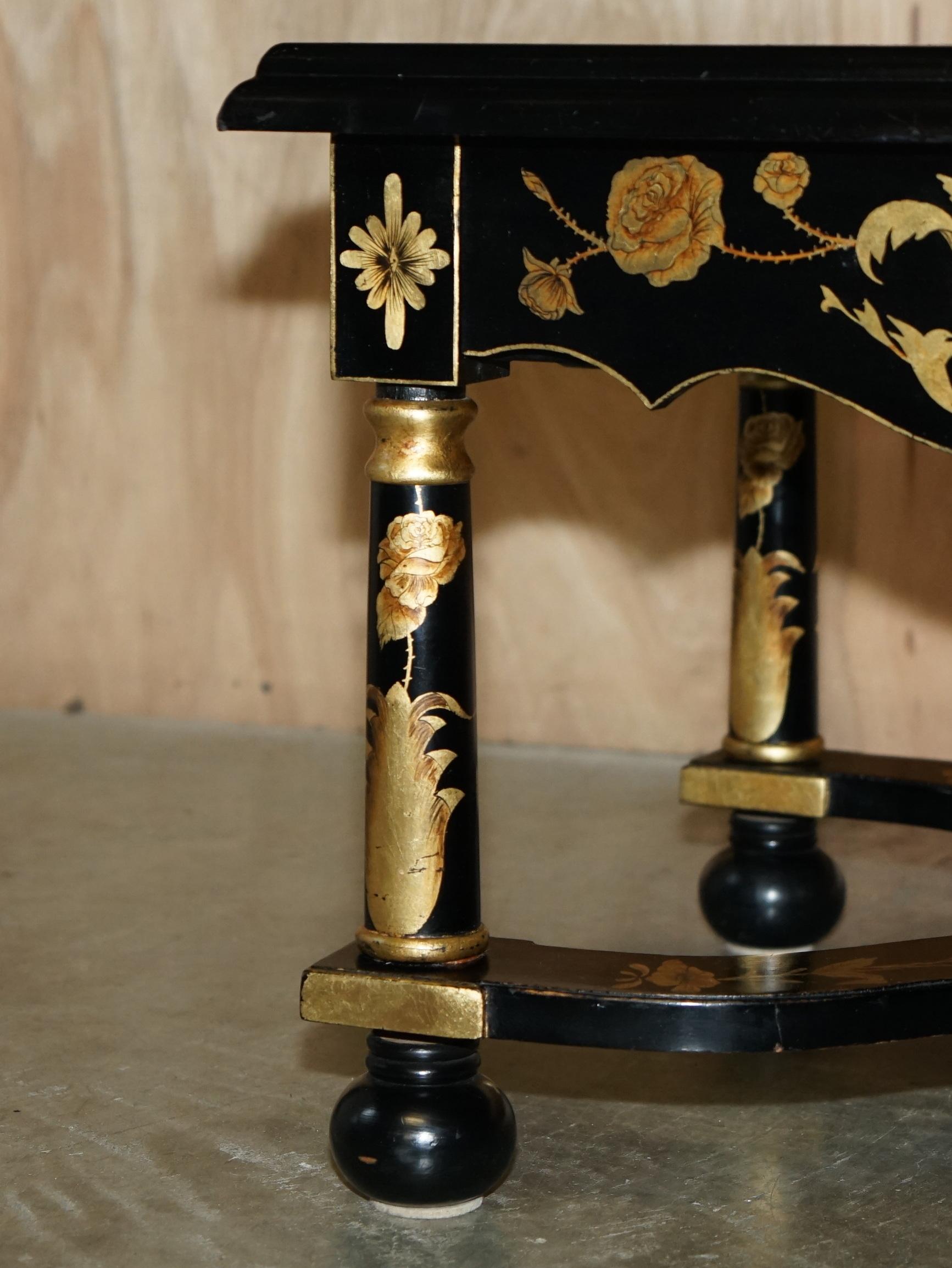 Chinese ViNTAGE HAND LACQUERED CHINESE ORIENTAL COFFEE COCKTAIL TABLE WITH DRAWERS For Sale