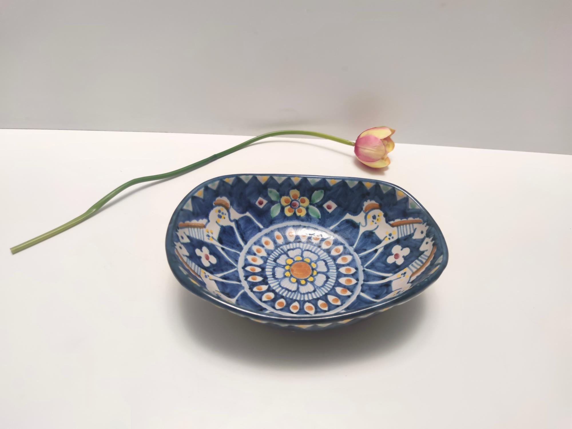 Mid-Century Modern Bol ou centre de table vintage en céramique peint à la main, Italie en vente