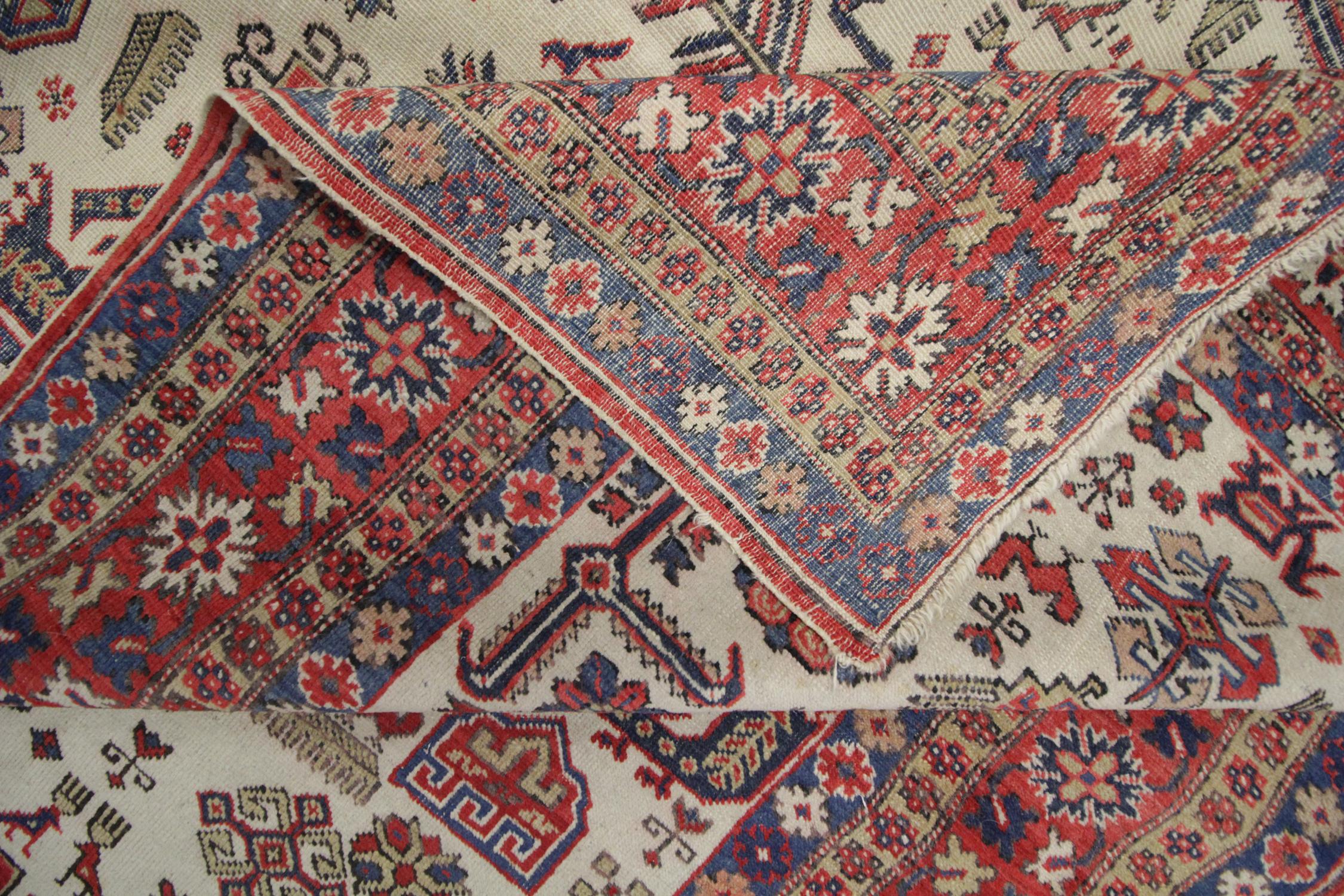 Vintage handgefertigte kaukasische Teppich:: mehrfarbige Wolle Teppich für Wohnzimmer im Zustand „Hervorragend“ im Angebot in Hampshire, GB