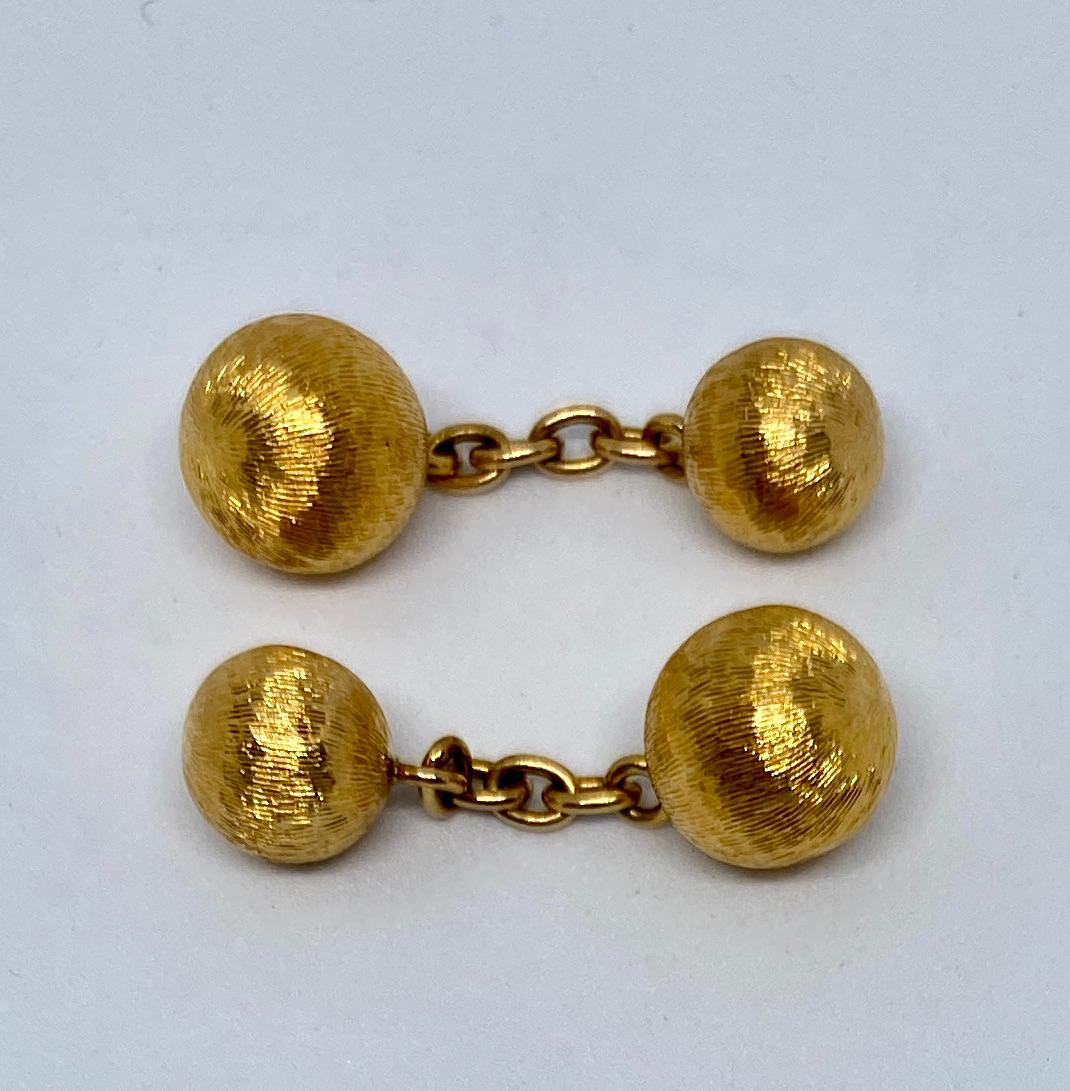 Vintage, Handmade Cufflinks in Yellow Gold with Florentine Finish In Good Condition For Sale In San Rafael, CA