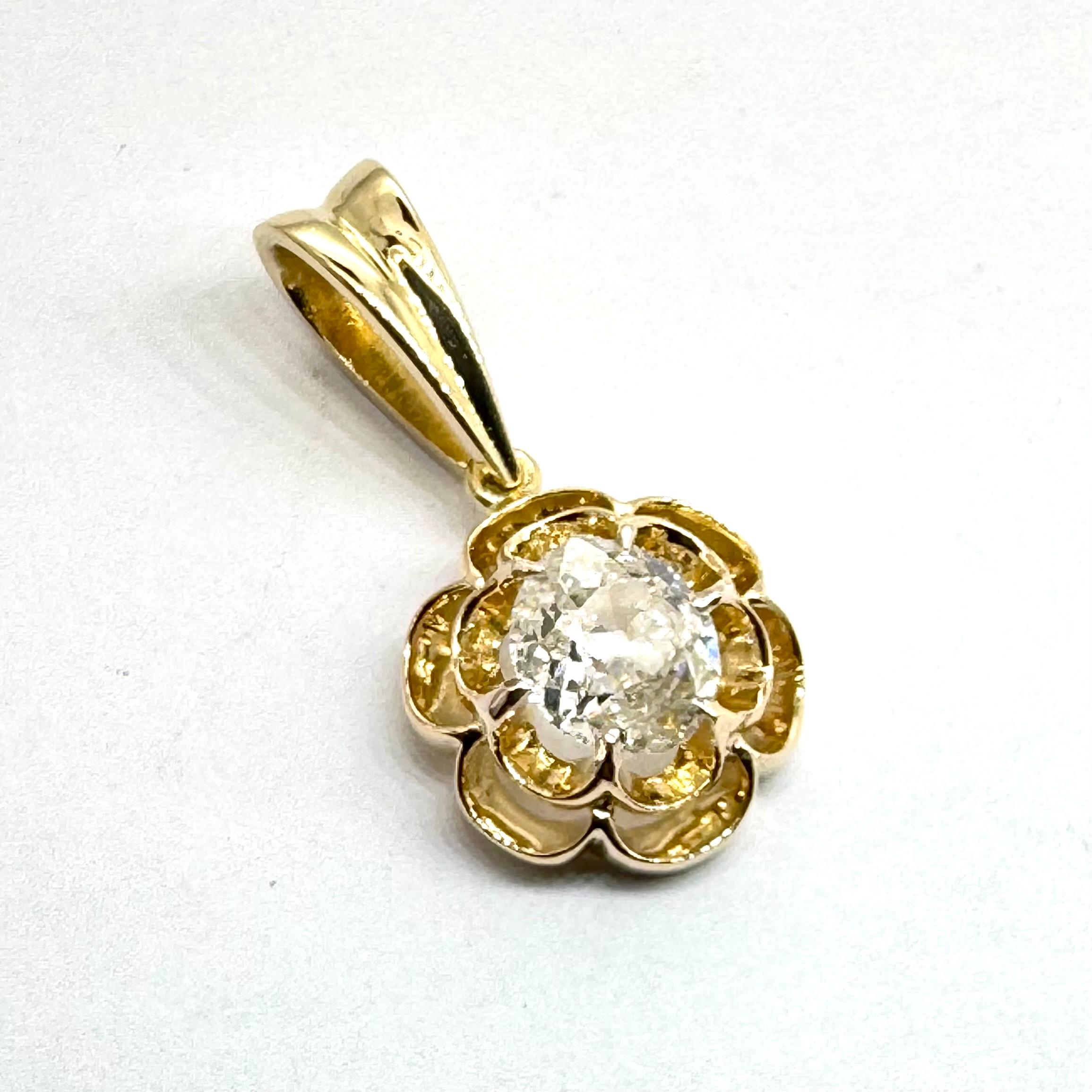 Vittoriano Ciondolo con diamante d'epoca realizzato a mano con il tradizionale design a ranuncolo in oro in vendita
