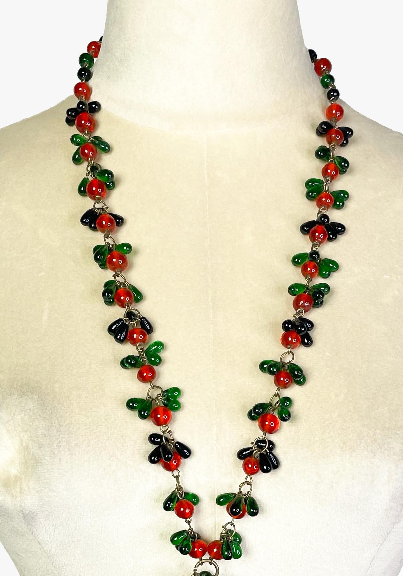 Vintage necklace made from red and green hand-made glass beads

Period – 1930s

Country – Czech Republic

Length – 77 cm

Height when buttoned – 46 cm

Condition – very good

........Additional information ........

- Photo might be slightly
