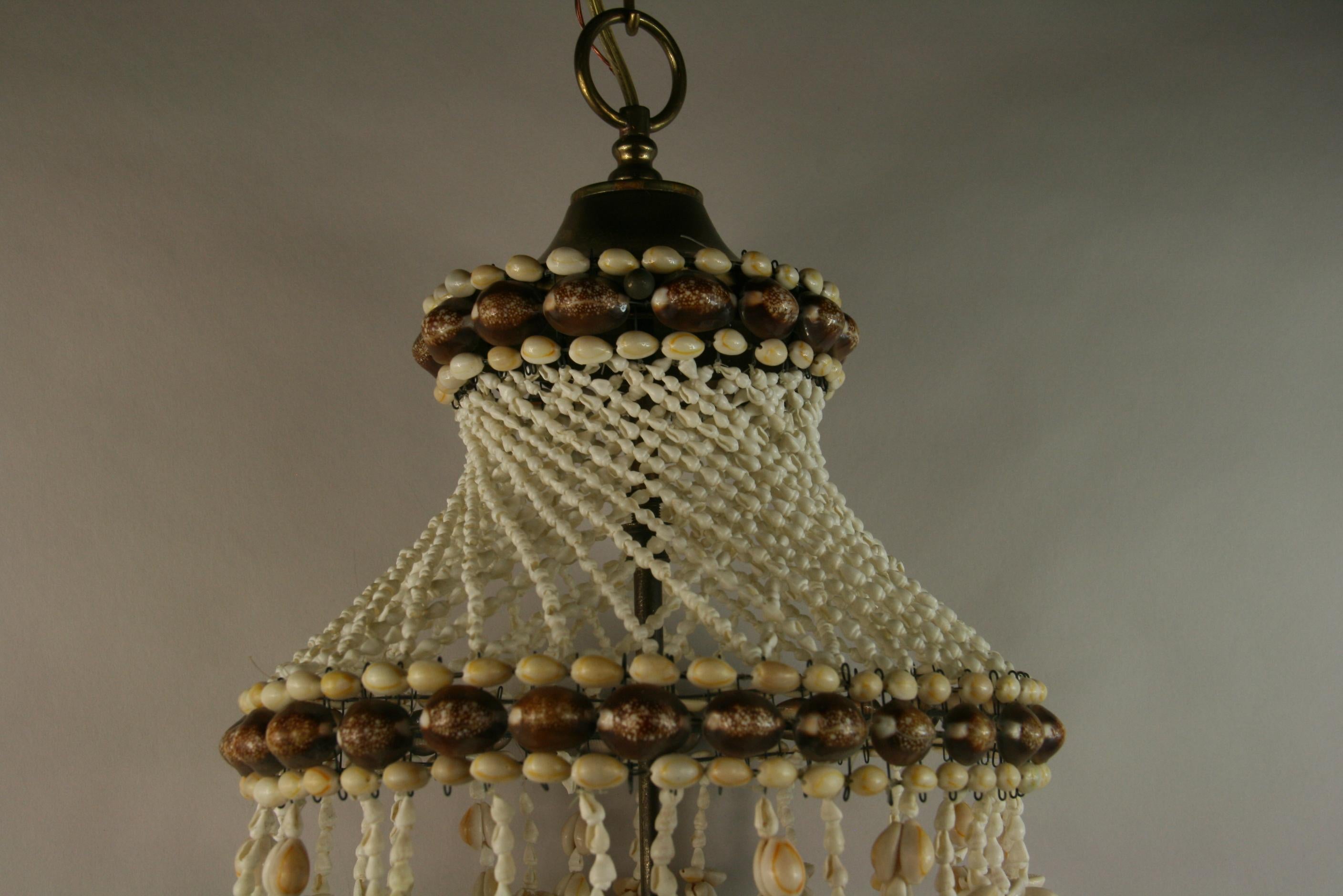 Ciondolo a tre luci con conchiglia di mare d'epoca fatto a mano in vendita 2