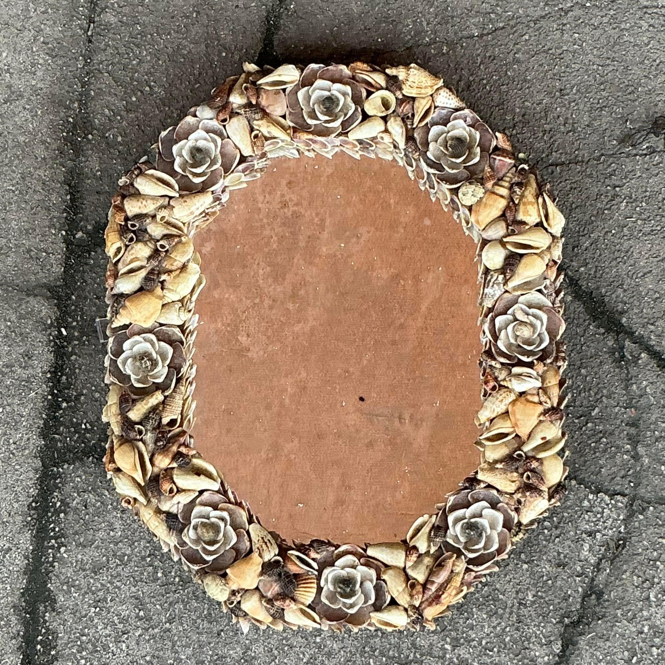 Américain Miroir vintage en forme de coquillage, fait à la main en vente