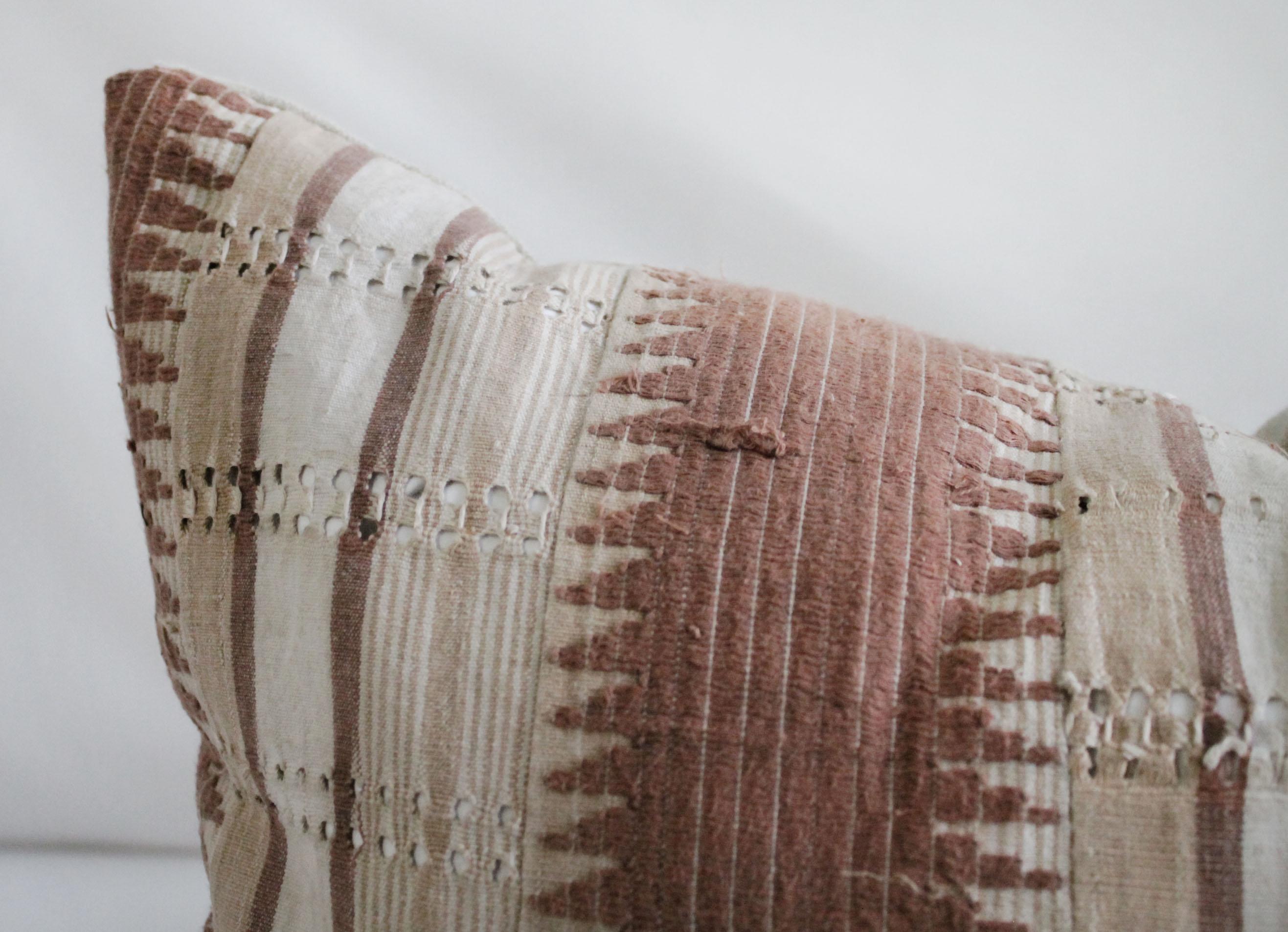 Vintage Handmade Tribal Block Linen Lumbar Pillow in Blush Mauve Tones In Good Condition In Brea, CA