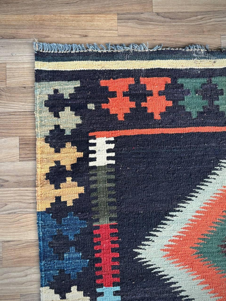 Vintage Hand Made Tribal Turkish Kilim Rug In Good Condition For Sale In Los Angeles, CA