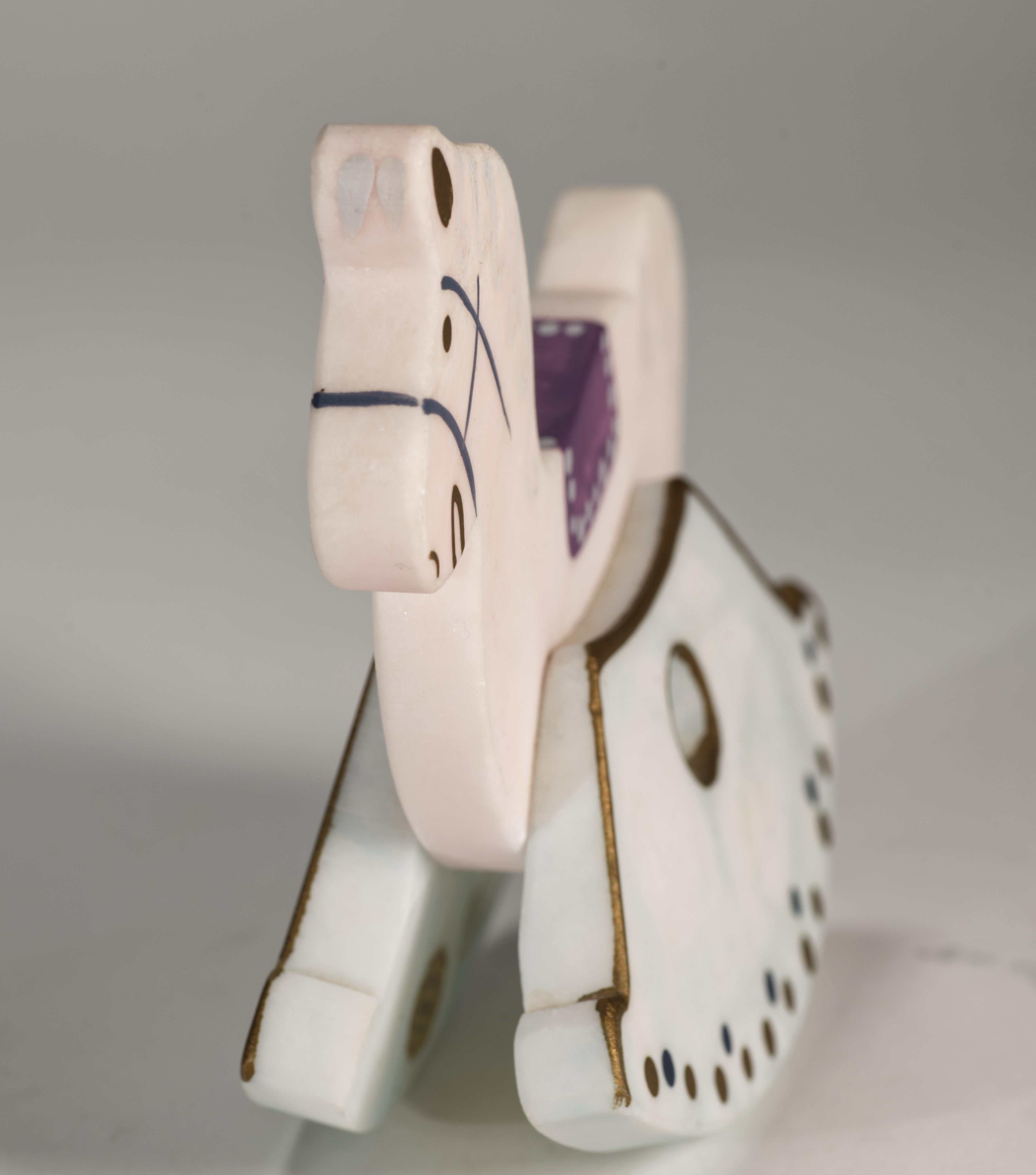 Figurilla Caballo balancín de alabastro pintado a mano, Italia Italiano en venta