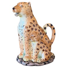 Jarra figurativa vintage de cerámica pintada a mano con un leopardo y su cachorro