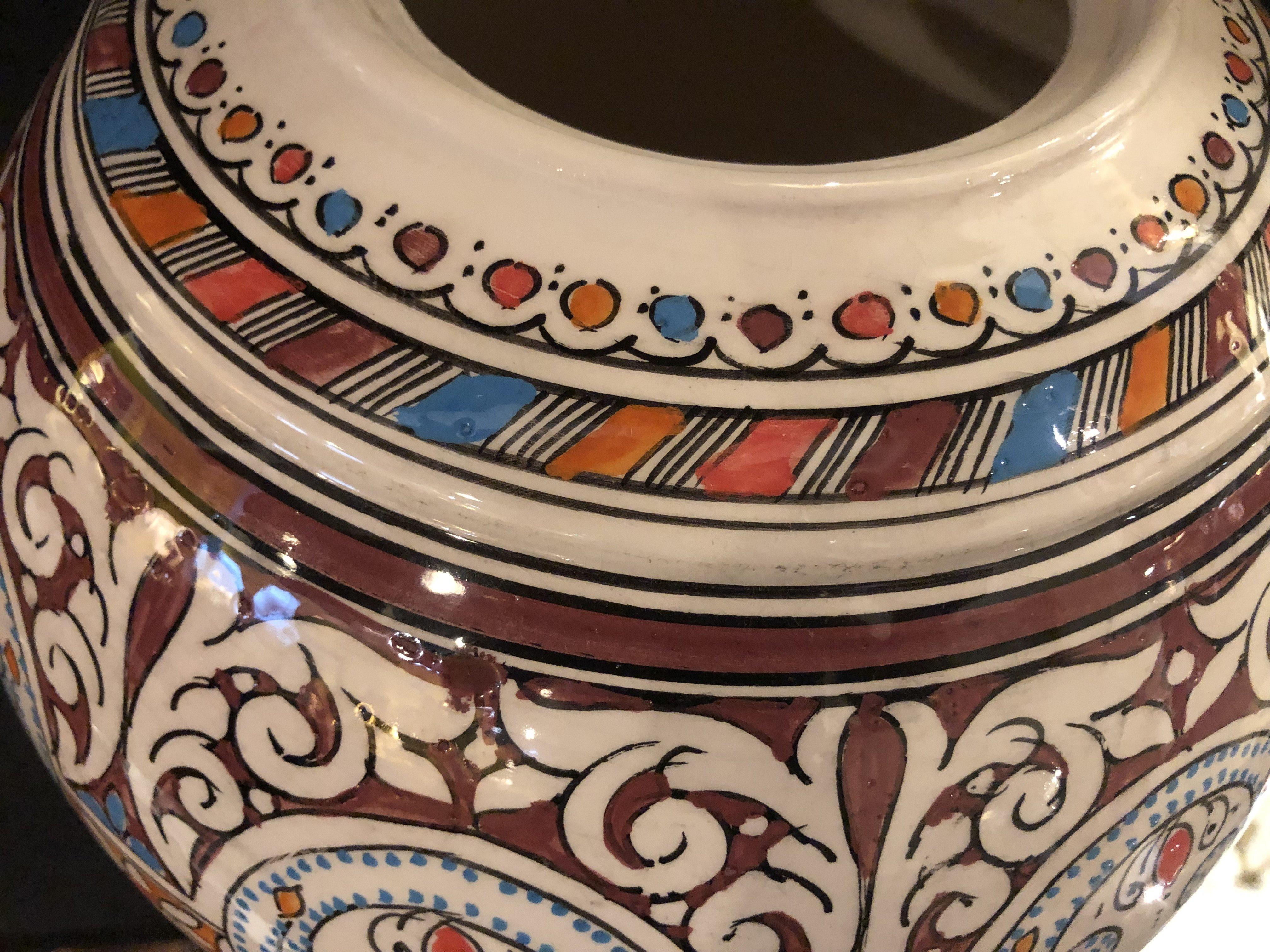 Vintage Hand Painted Ceramic Moroccan Vase or Urn In Good Condition For Sale In Plainview, NY