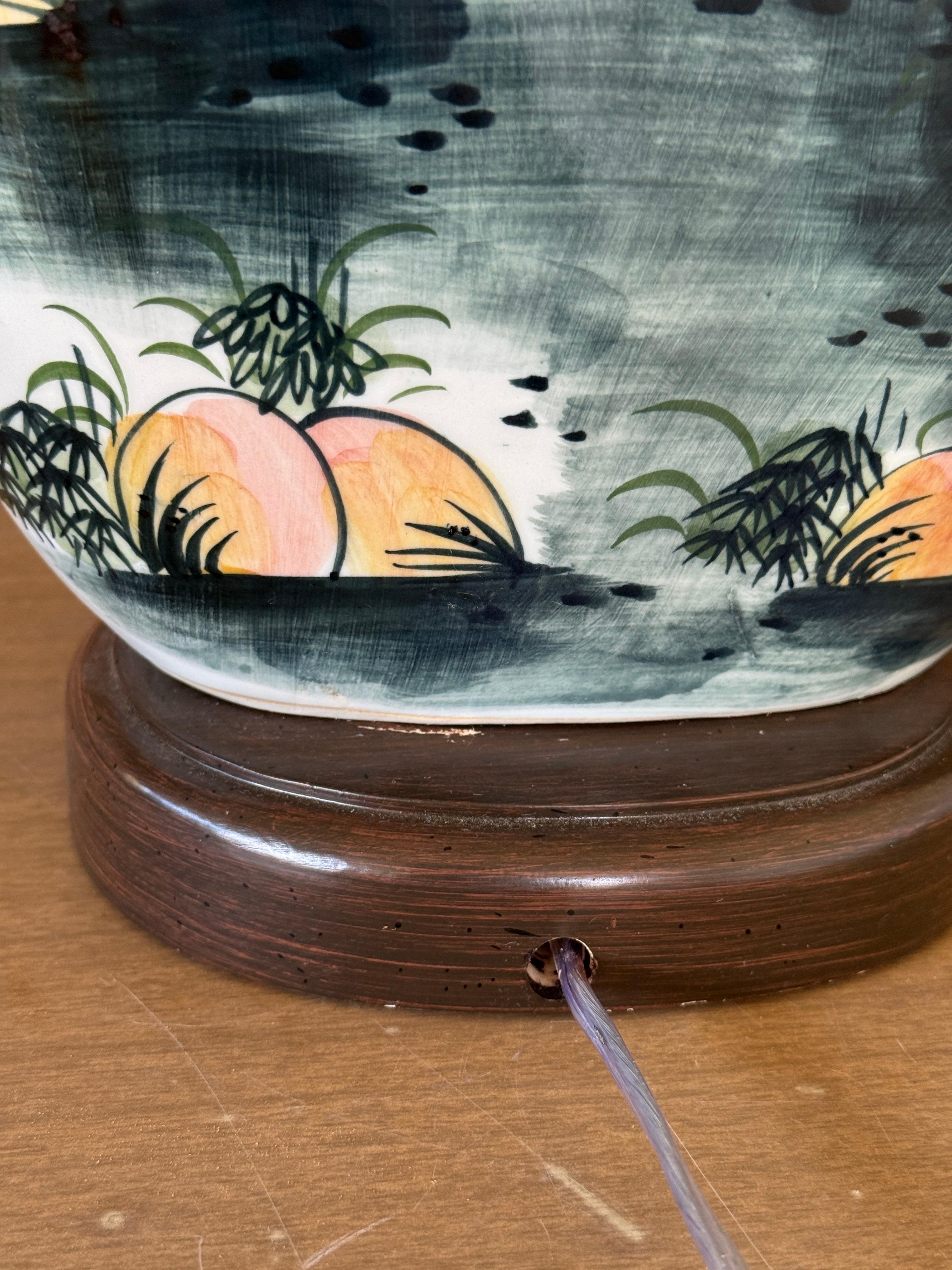 Lampe de table vintage en céramique peinte à la main avec abat-jour original en vente 1