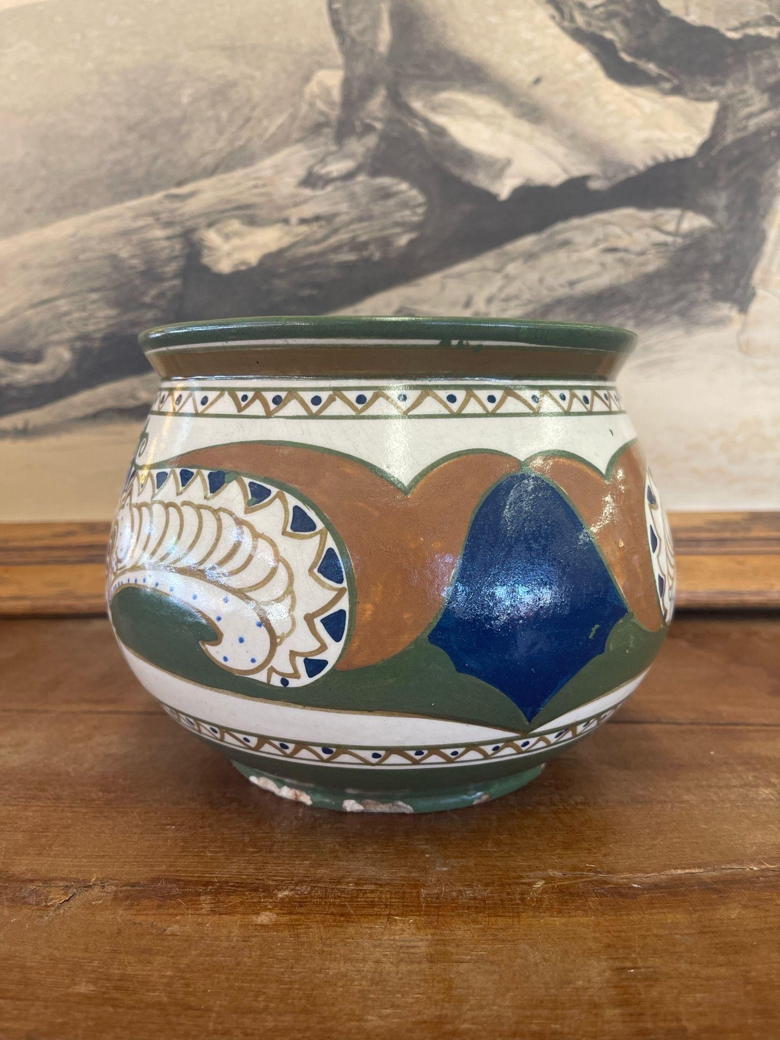 Vintage Hand bemalt Keramik Topf. Importiert aus Holland. (Frühes 20. Jahrhundert) im Angebot