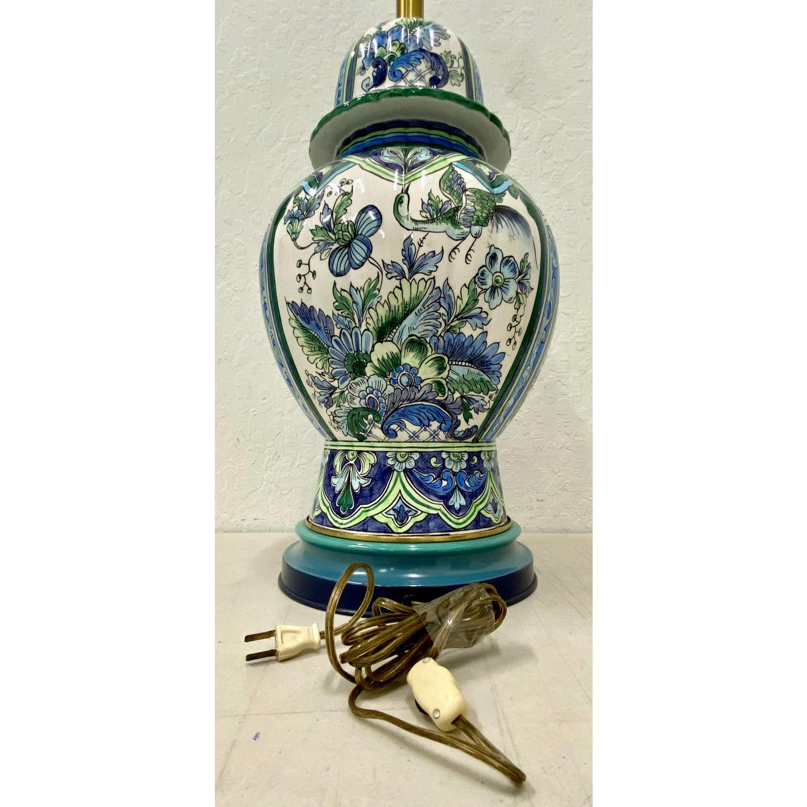 Vintage handbemalte Keramik-Tischlampe mit Original-Schirm von Marbro, um 1970

Maße: 11