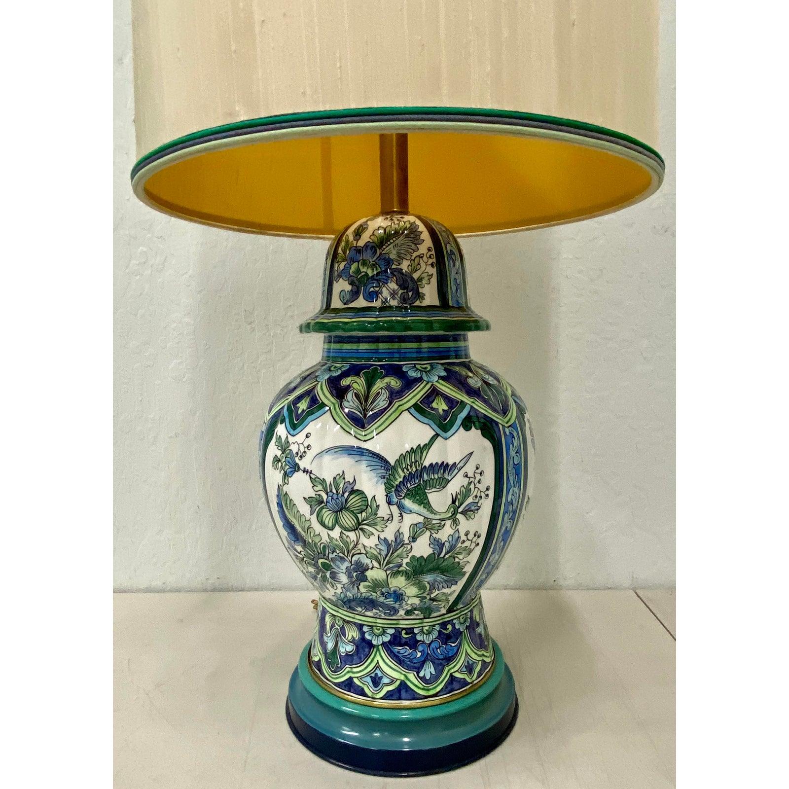 Américain Lampe de bureau vintage en céramique peinte à la main avec abat-jour d'origine par Marbro en vente