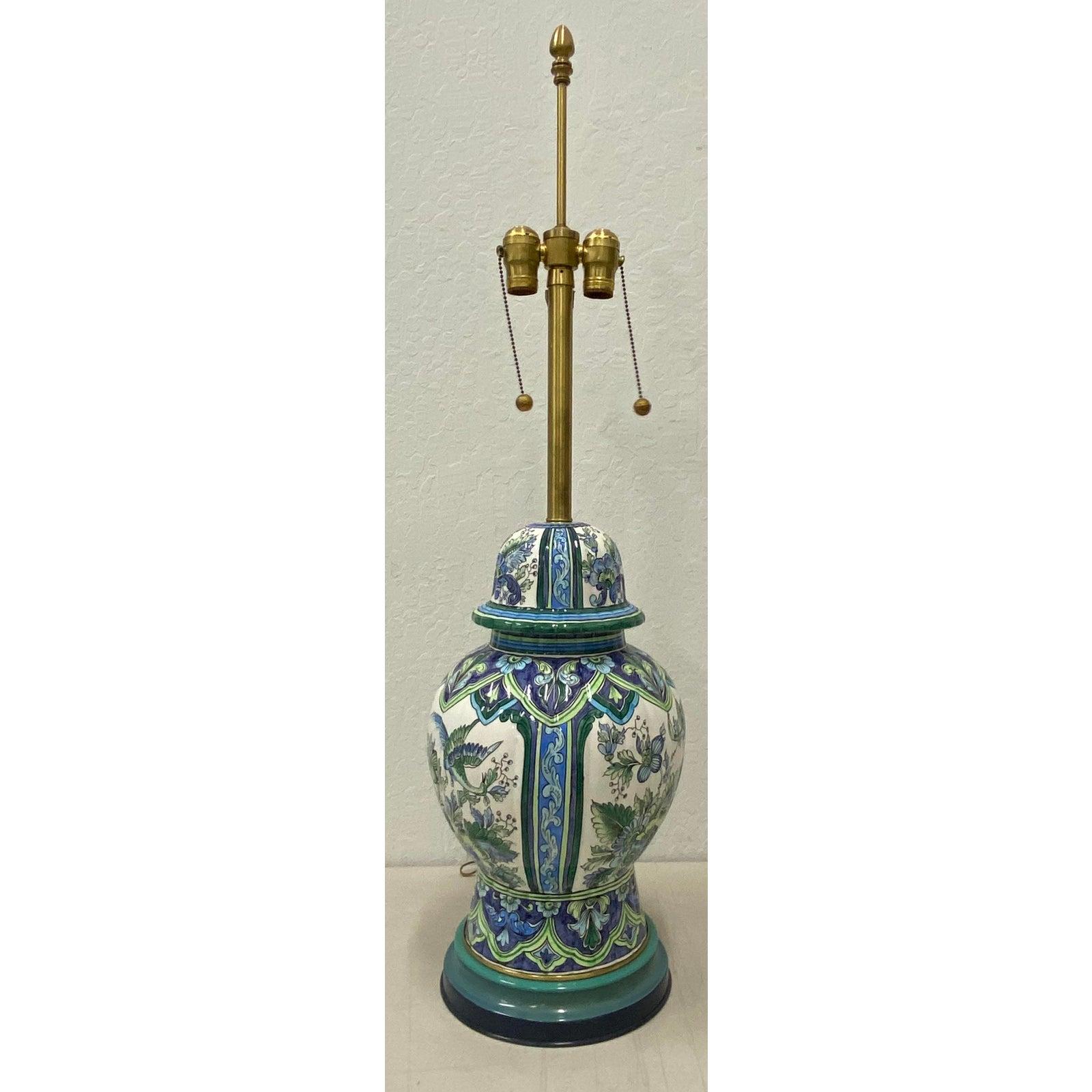 Peint à la main Lampe de bureau vintage en céramique peinte à la main avec abat-jour d'origine par Marbro en vente