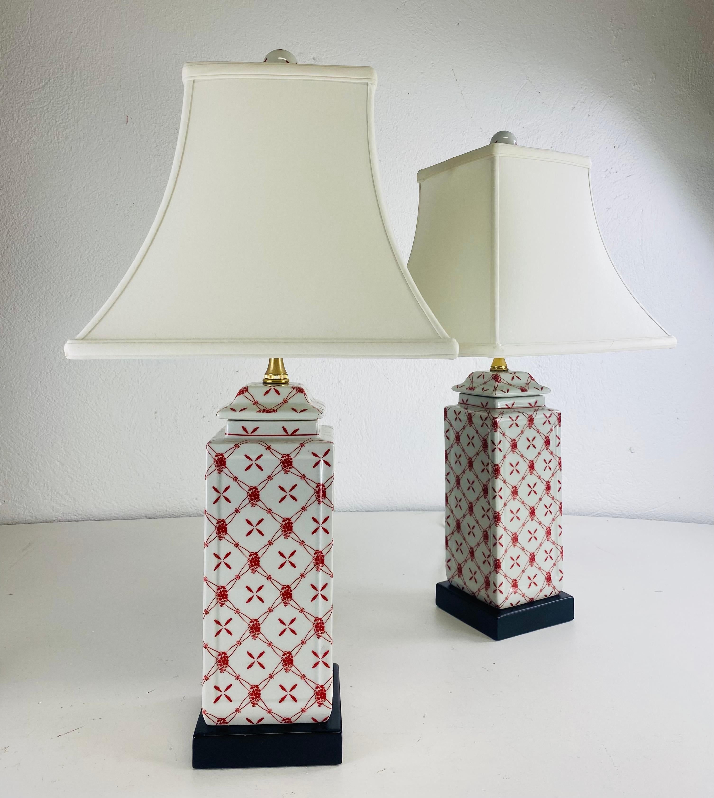 Lampes de table vintage peintes à la main en chinoiserie/une paire en vente 3