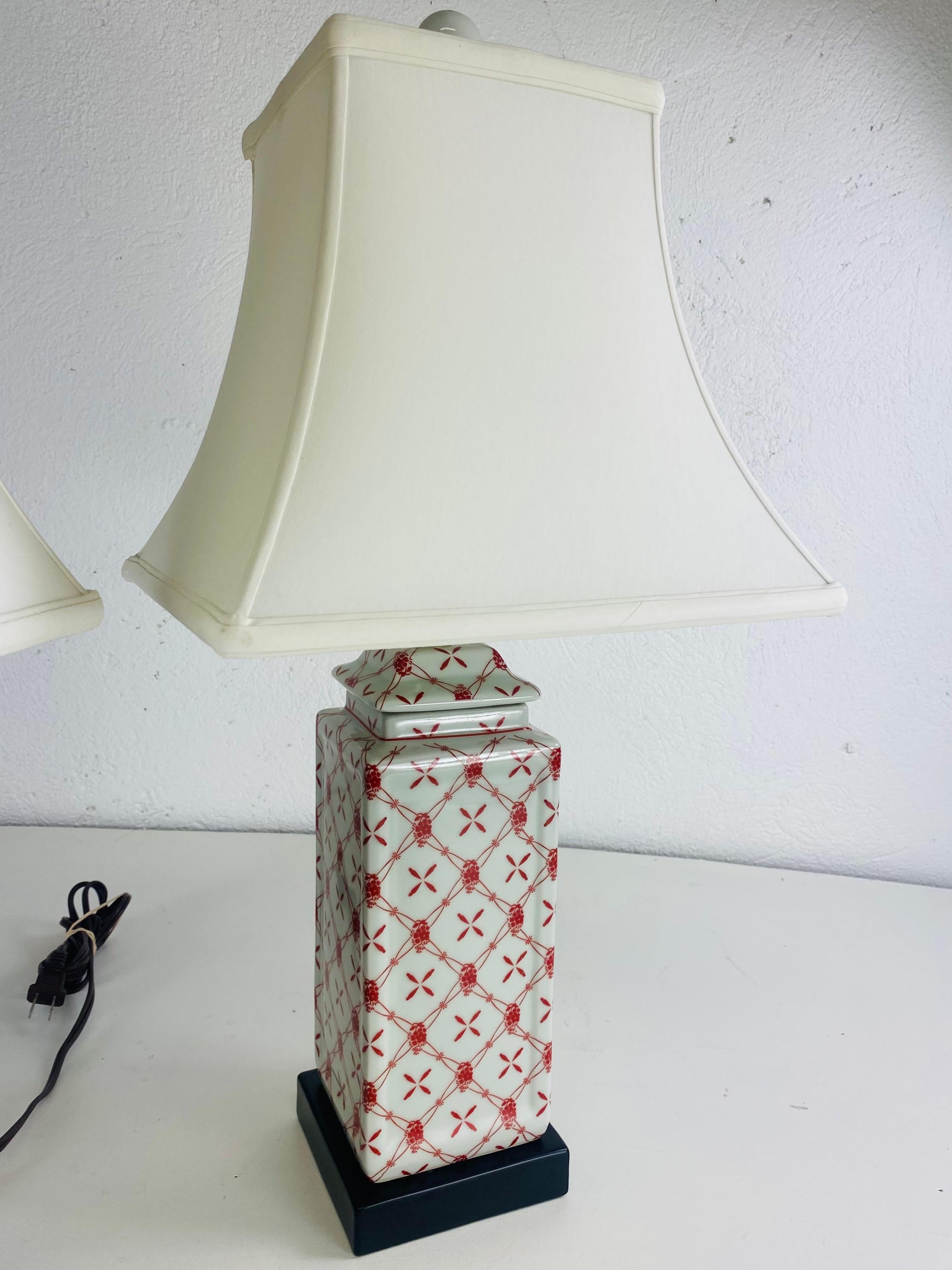 Fait main Lampes de table vintage peintes à la main en chinoiserie/une paire en vente