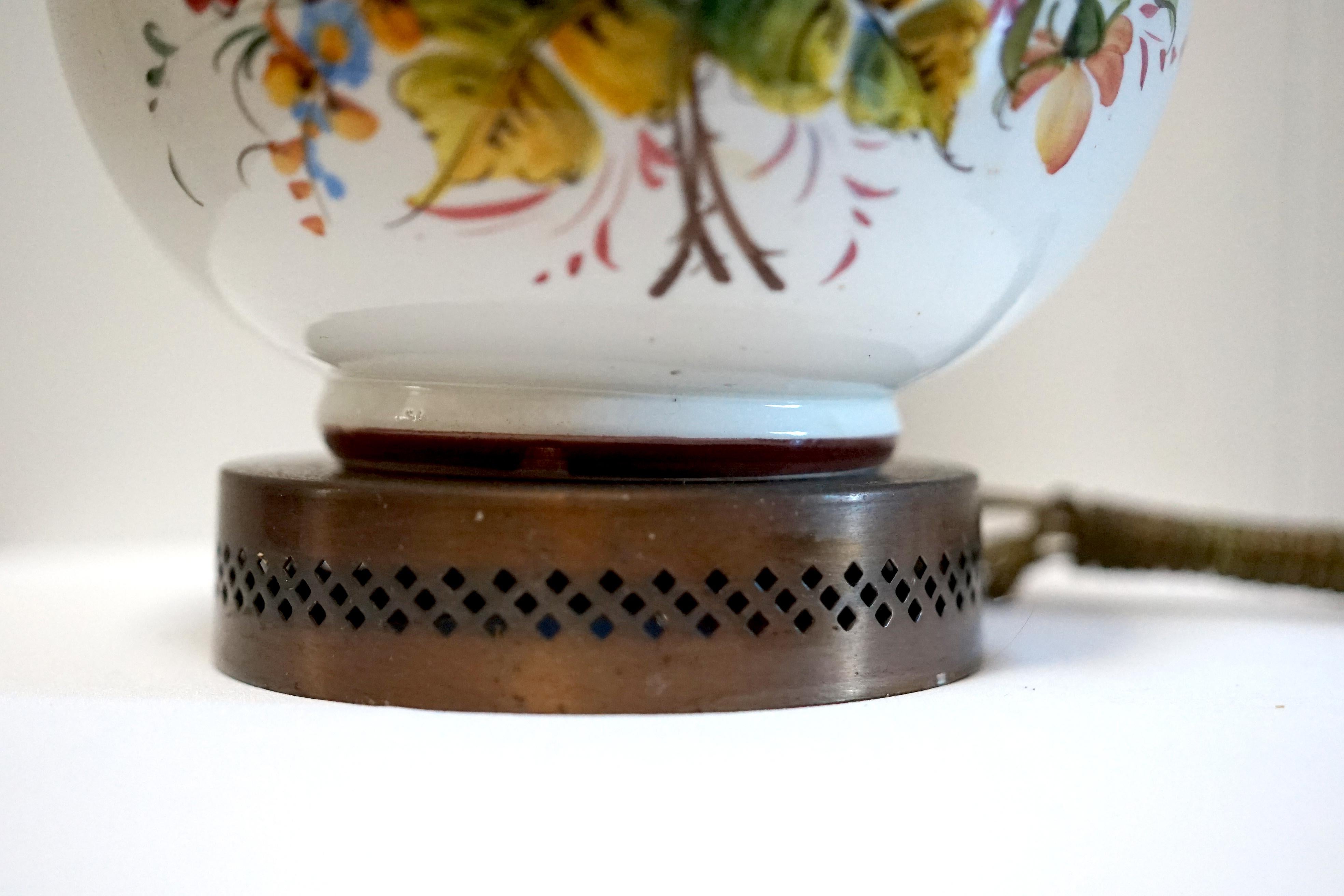 Chinois Lampe vase bouteille multicolore peinte à la main, style chinoiserie en vente