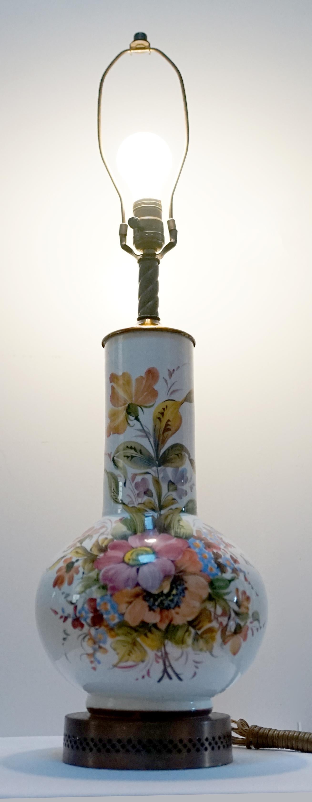 Lampe vase bouteille multicolore peinte à la main, style chinoiserie Bon état - En vente à Lomita, CA