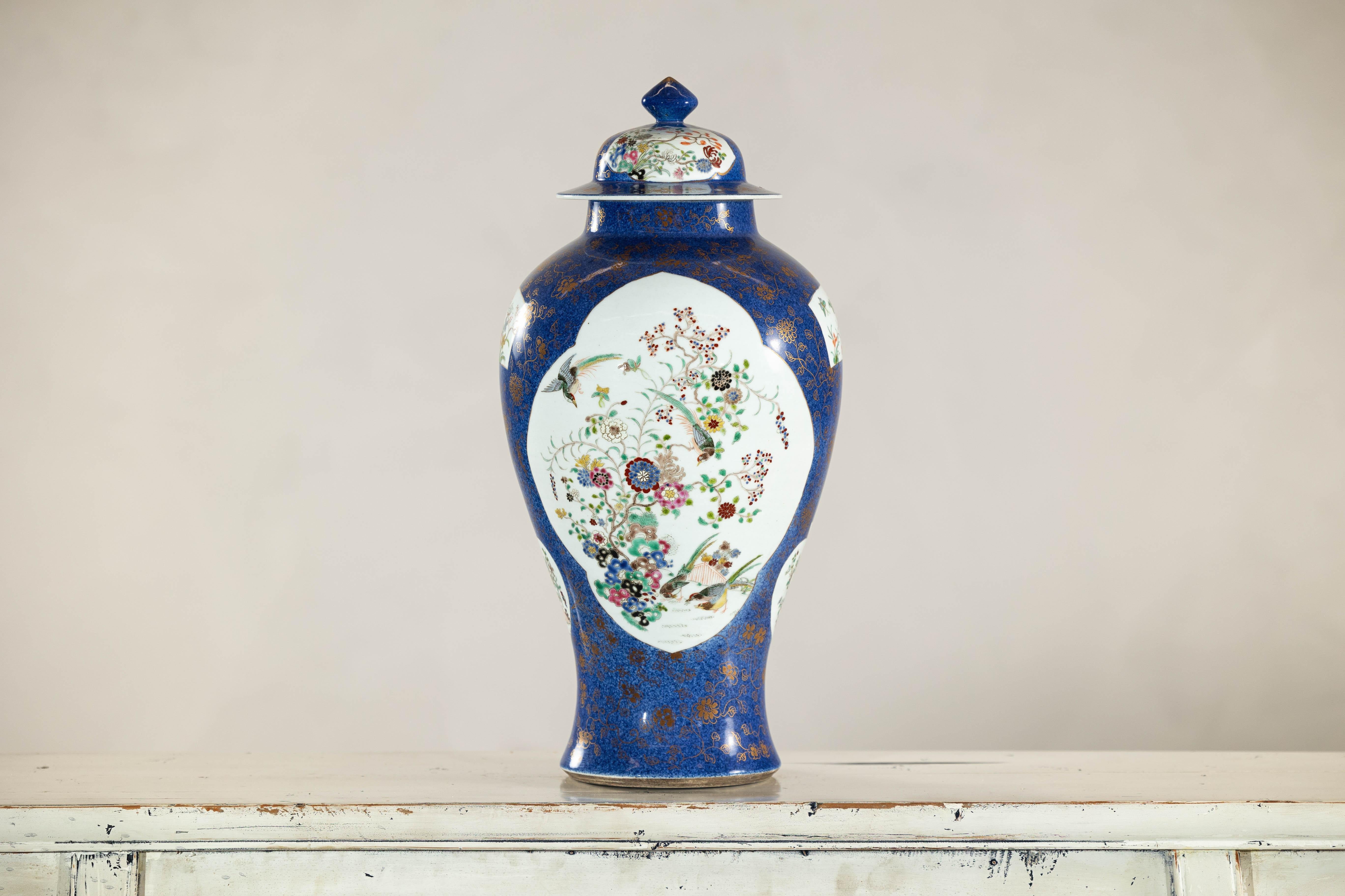 Pot à gingembre bleu cobalt peint à la main avec motifs floraux et d'oiseaux en vente 5