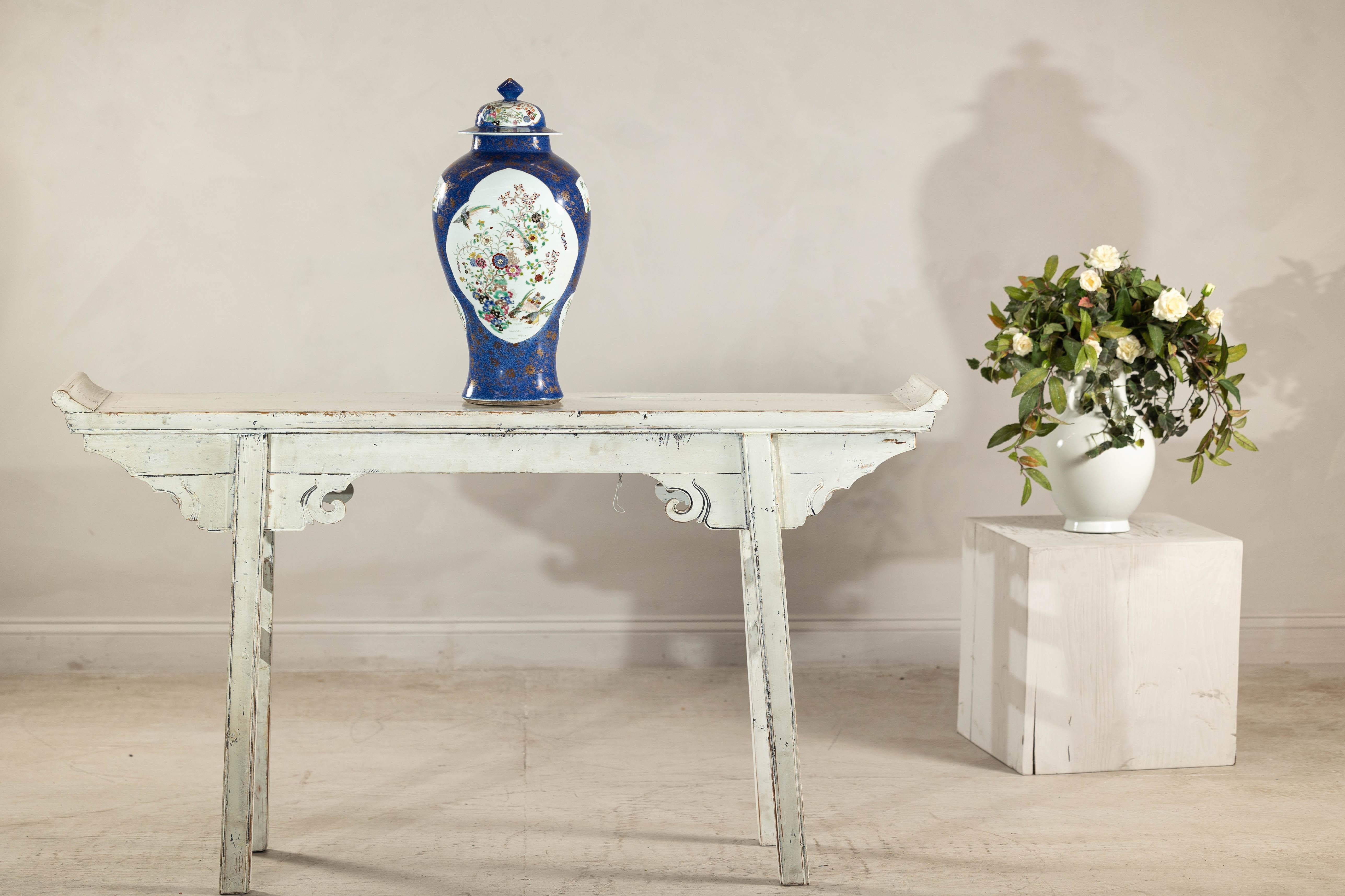 Pot à gingembre bleu cobalt peint à la main avec motifs floraux et d'oiseaux en vente 6