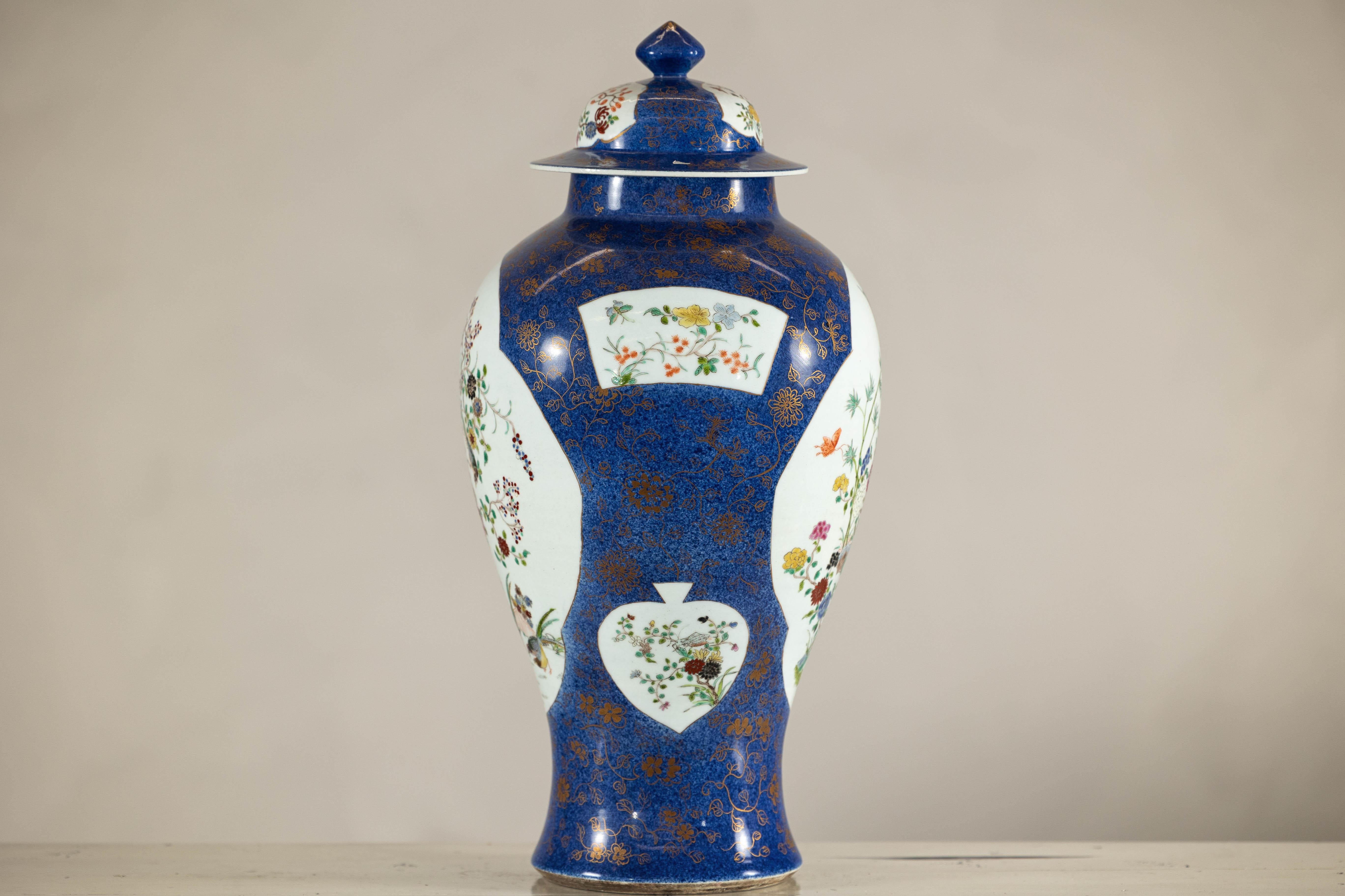 Pot à gingembre bleu cobalt peint à la main avec motifs floraux et d'oiseaux en vente 9