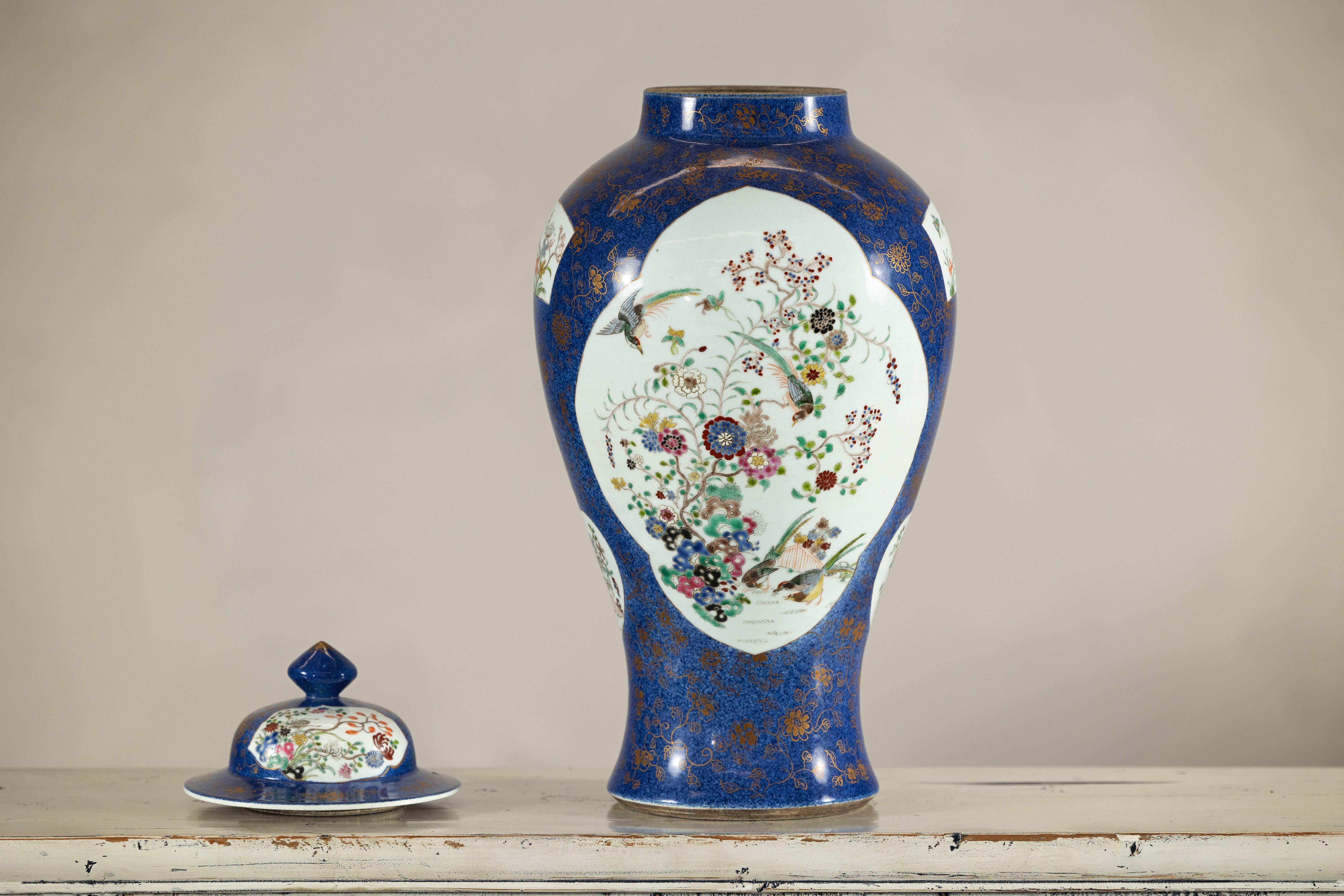 Pot à gingembre bleu cobalt peint à la main avec motifs floraux et d'oiseaux en vente 10