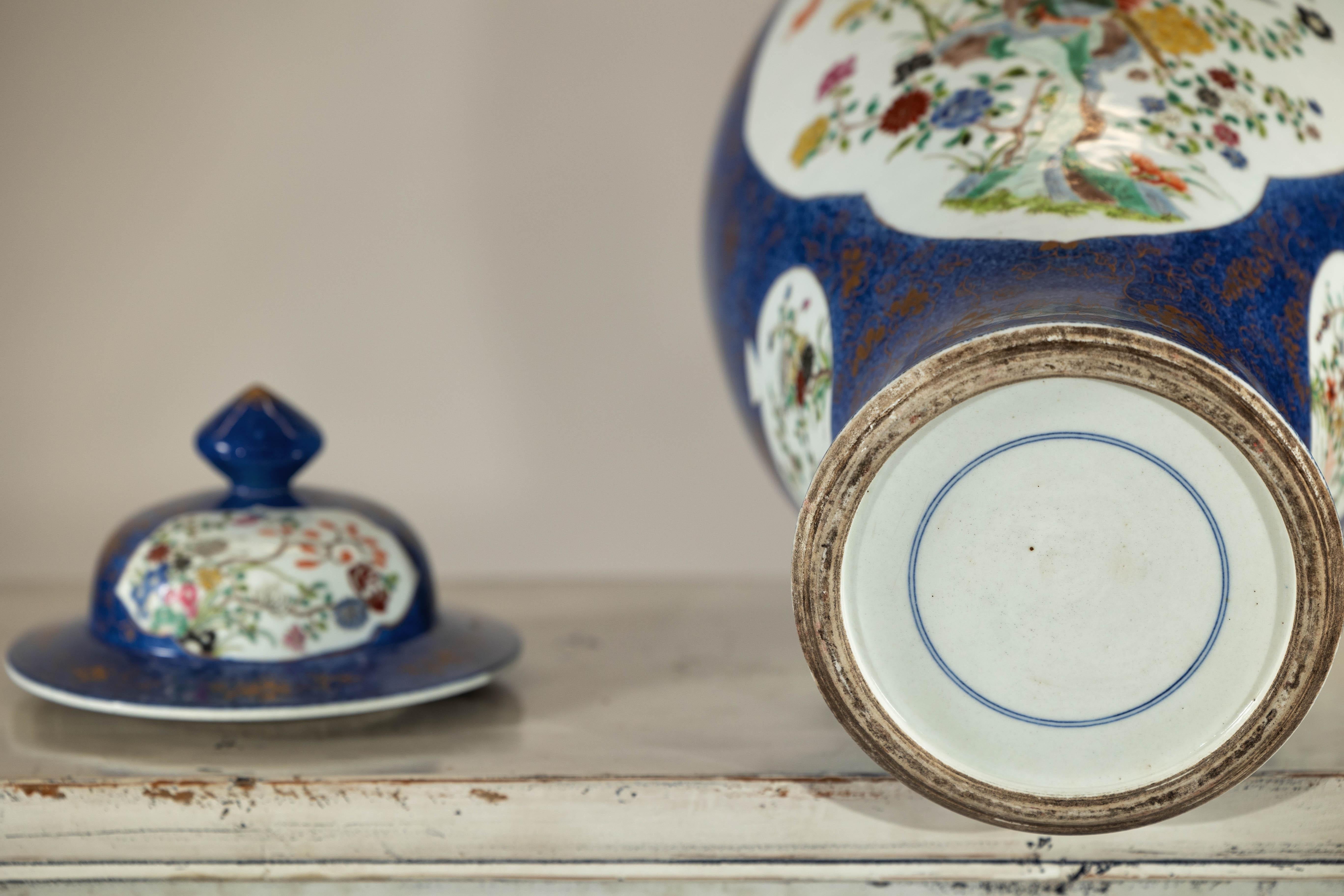Pot à gingembre bleu cobalt peint à la main avec motifs floraux et d'oiseaux en vente 12