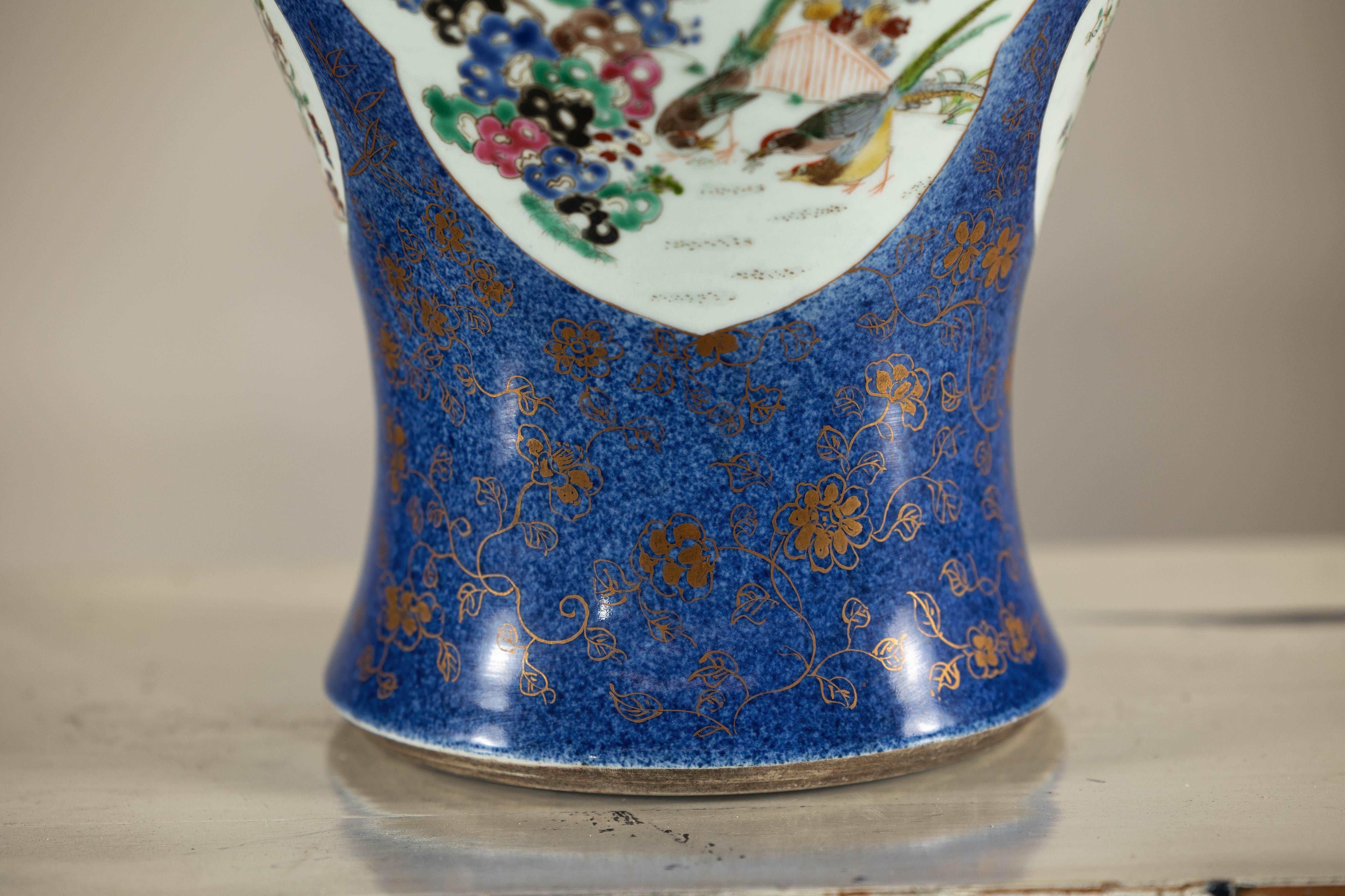 Pot à gingembre bleu cobalt peint à la main avec motifs floraux et d'oiseaux en vente 1