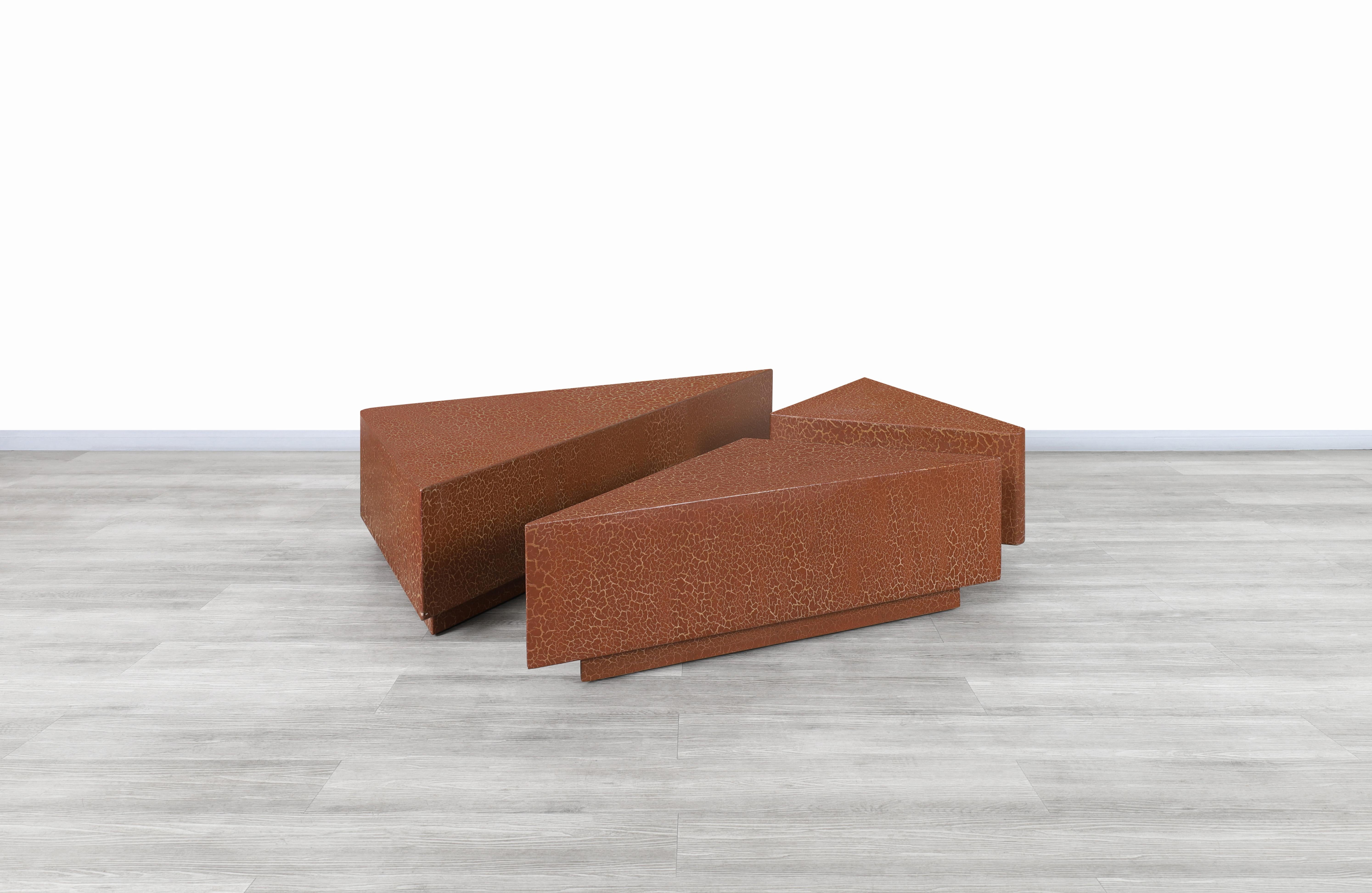 Mid-Century Modern Table basse craquelure vintage peinte à la main, 3 pièces en vente