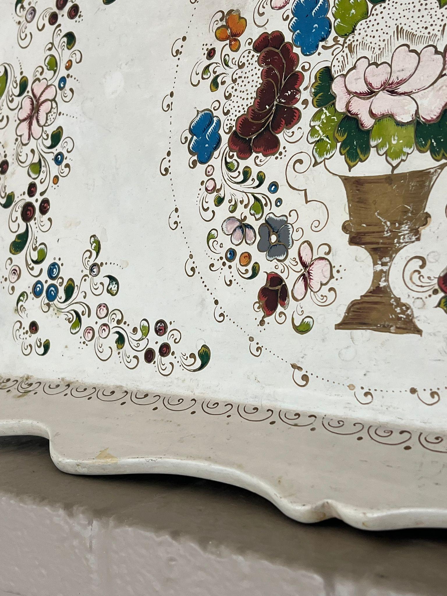 Bandeja de servir decorativa vintage pintada a mano. en Bueno estado para la venta en Seattle, WA