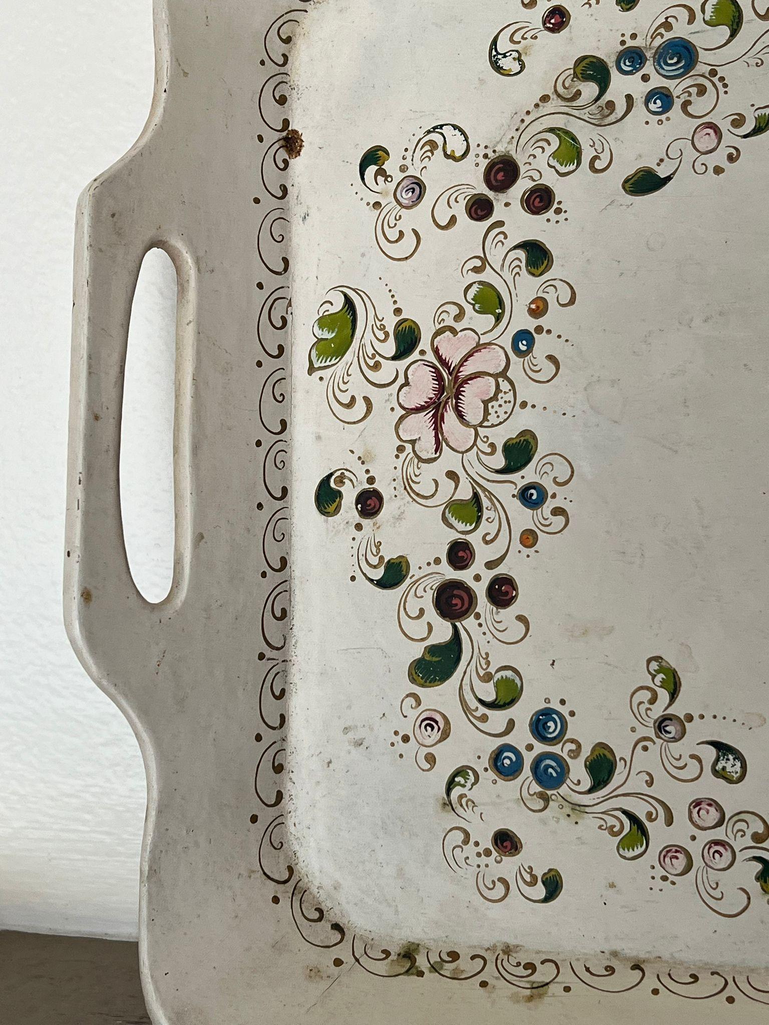 Bandeja de servir decorativa vintage pintada a mano. Cerámico en venta