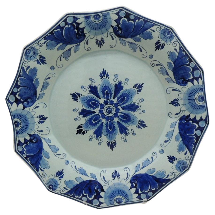 19th Century Delft Hand-Painted and Glazed Tobacco Jar For Sale at 1stDibs