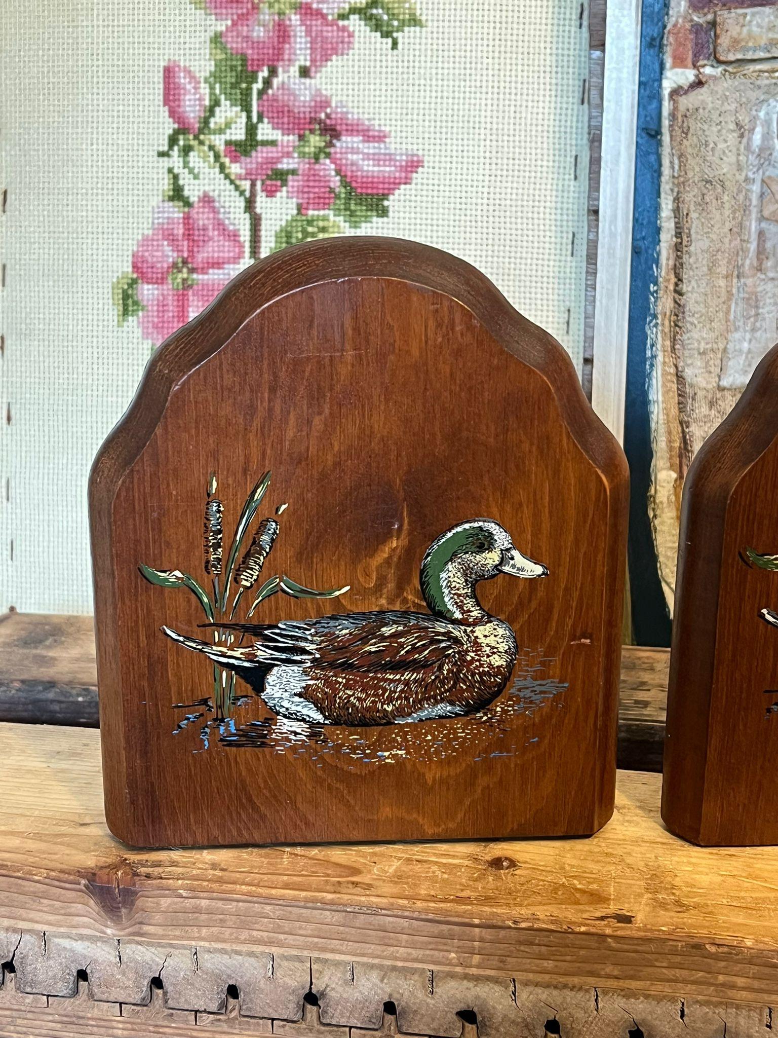 Sujetalibros vintage pintado a mano con motivos de patos finales del siglo XX en venta