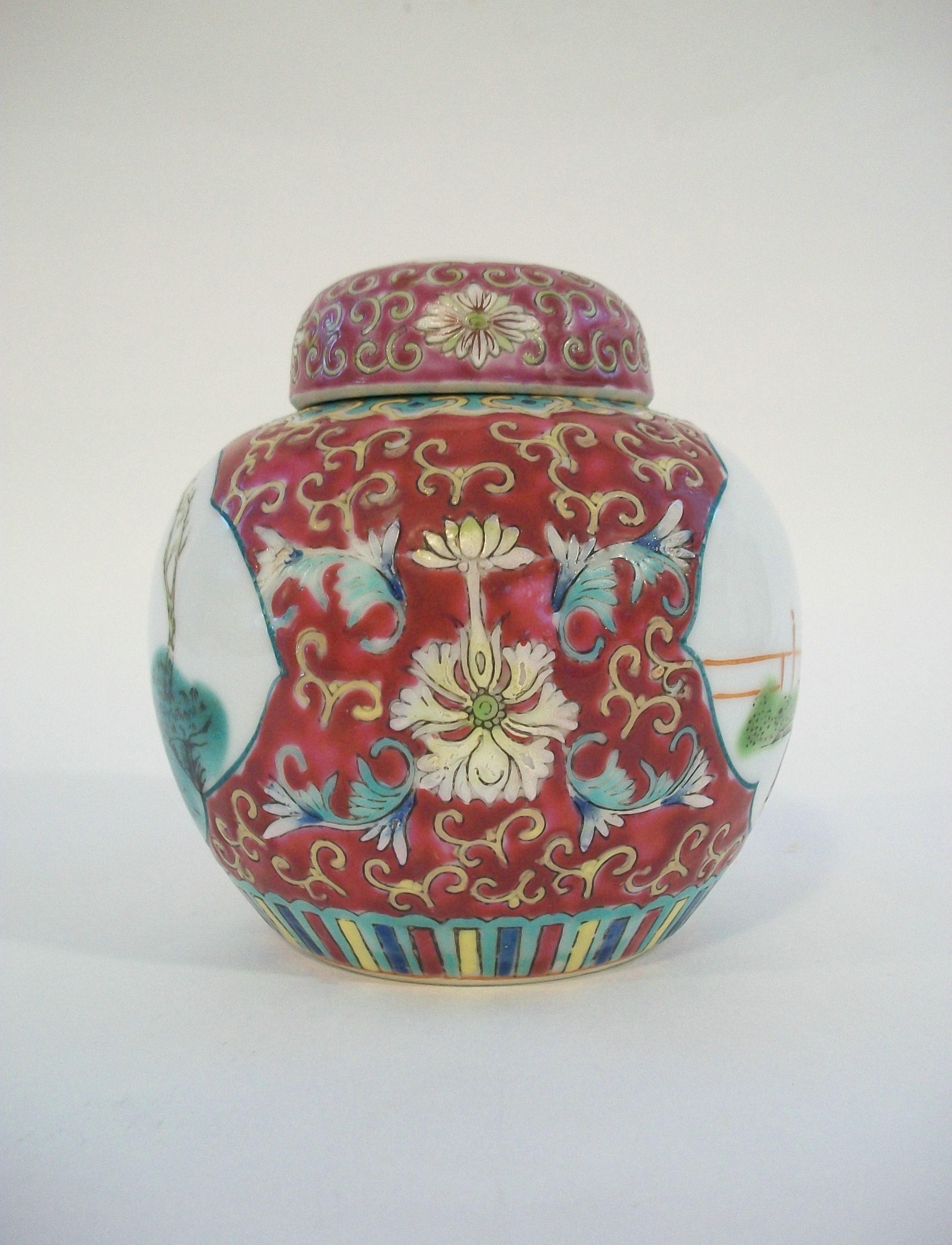 Peint à la main Pot à gingembre vintage Famille Rose Porcelaine peint à la main - Chine - Milieu du 20e siècle en vente