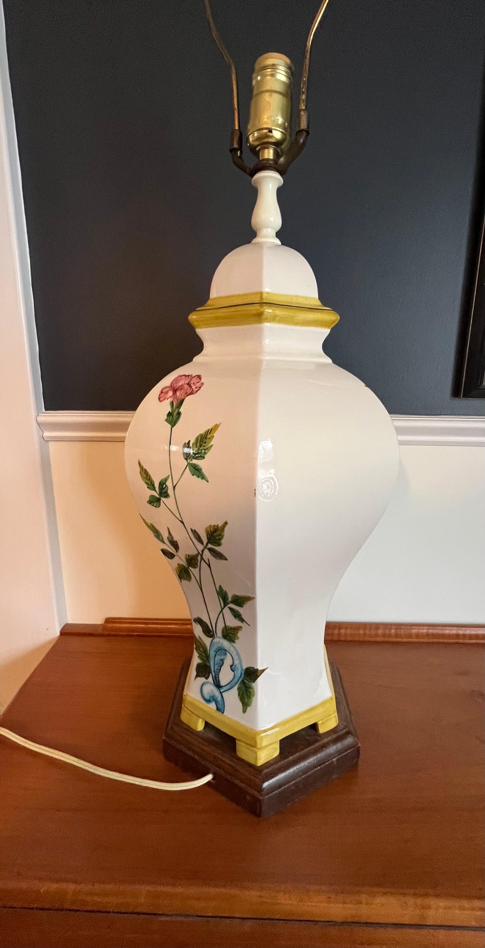 Vintage Hand Painted Floral Ginger Jar Lamp In Good Condition For Sale In W Allenhurst, NJ
