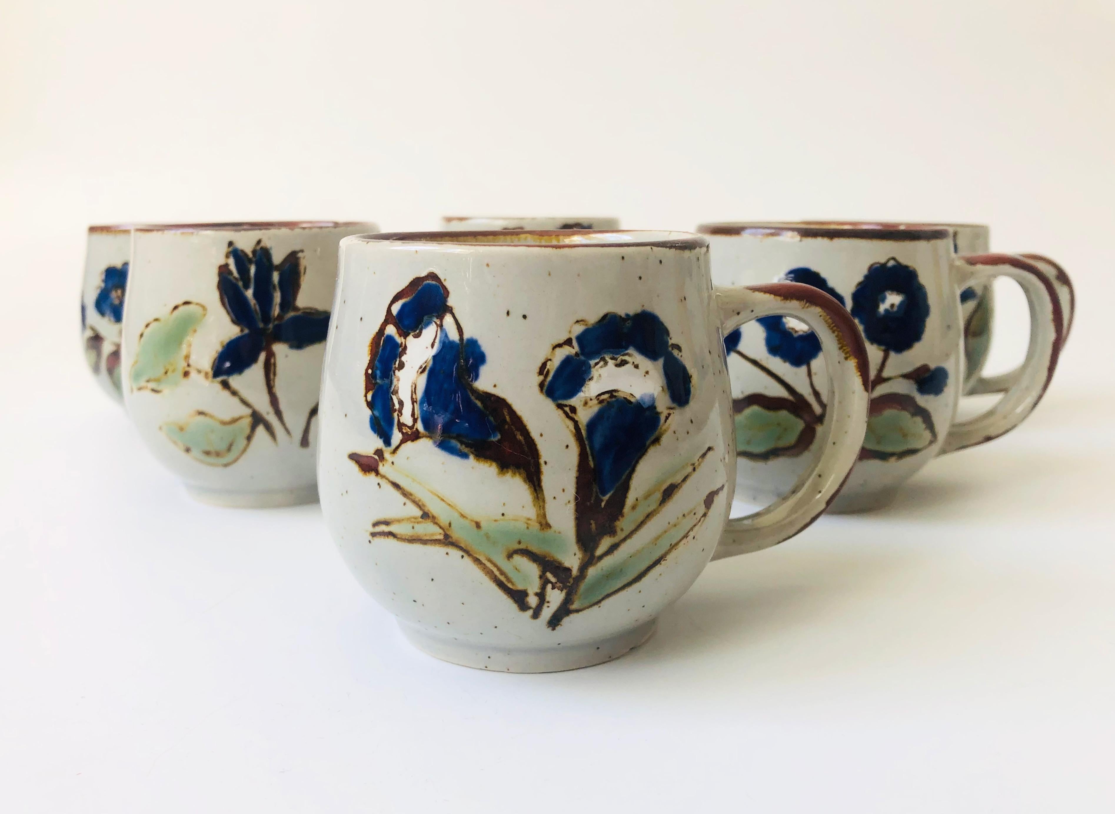 Vintage Hand Painted Floral Pottery Mugs In Good Condition For Sale In Vallejo, CA