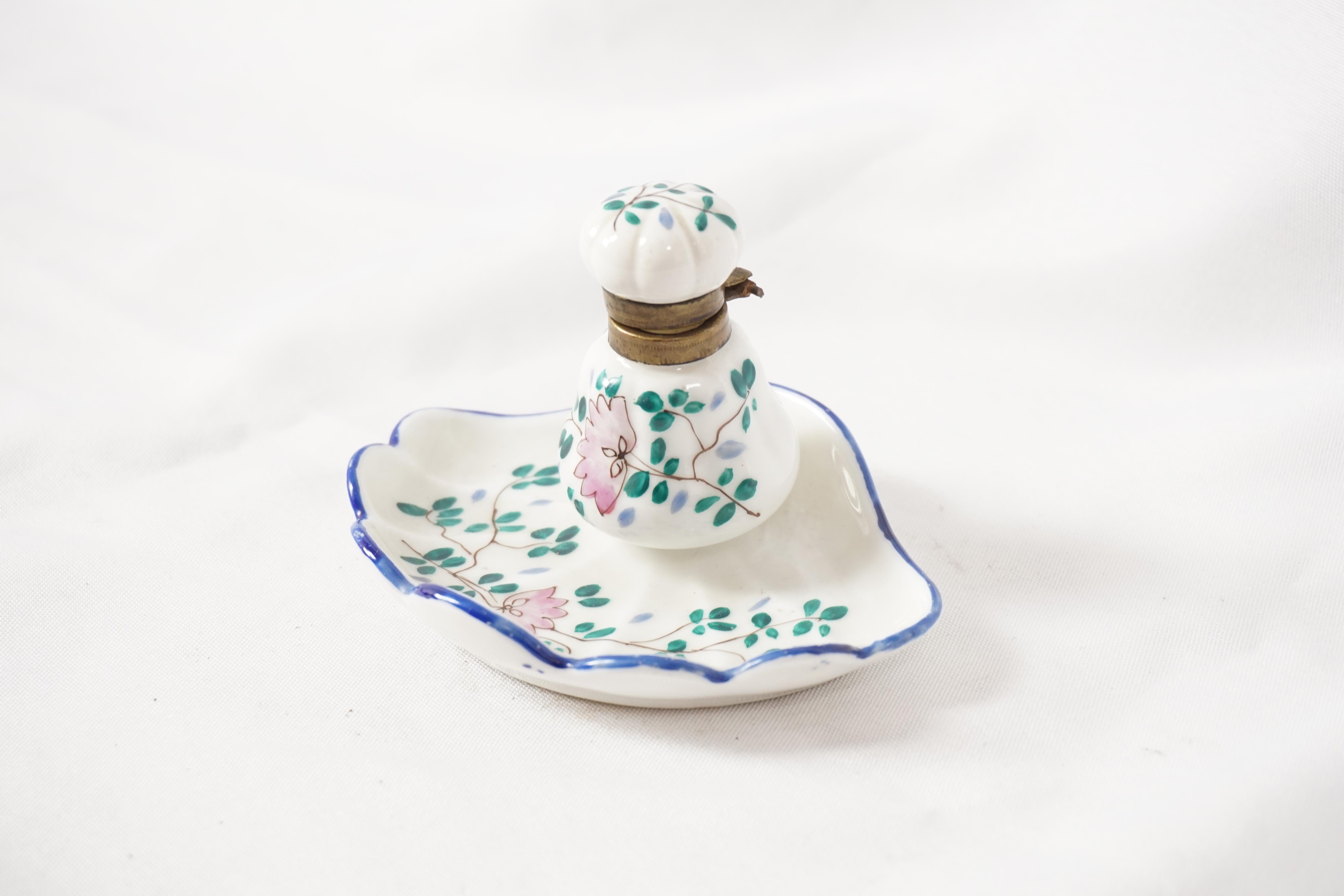 Vintage hand painted inkwell, China inkwell, Scotland 1930, H315

Scotland 1930
Hand painted inkwell with hinged lid
Lovely hand painted flowers
Nice condition no crack or chips

Measures: 4