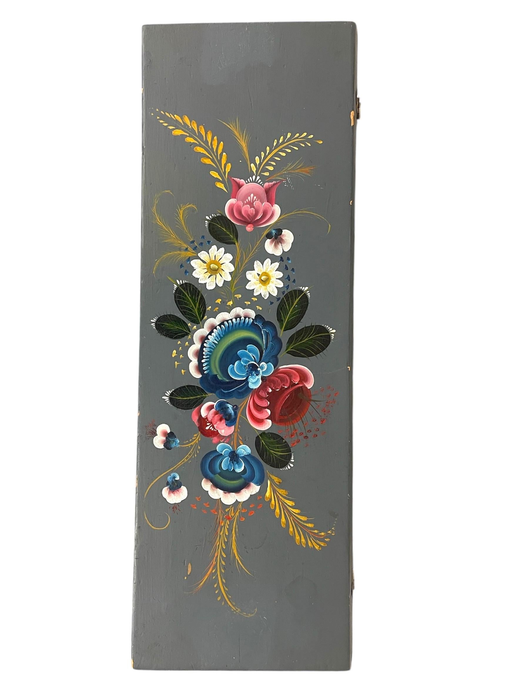 Cassapanca o baule per coperte d'epoca dipinta a mano in arte popolare norvegese in vendita 4