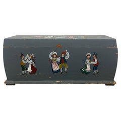 Cassapanca o baule per coperte d
epoca dipinta a mano in arte popolare norvegese