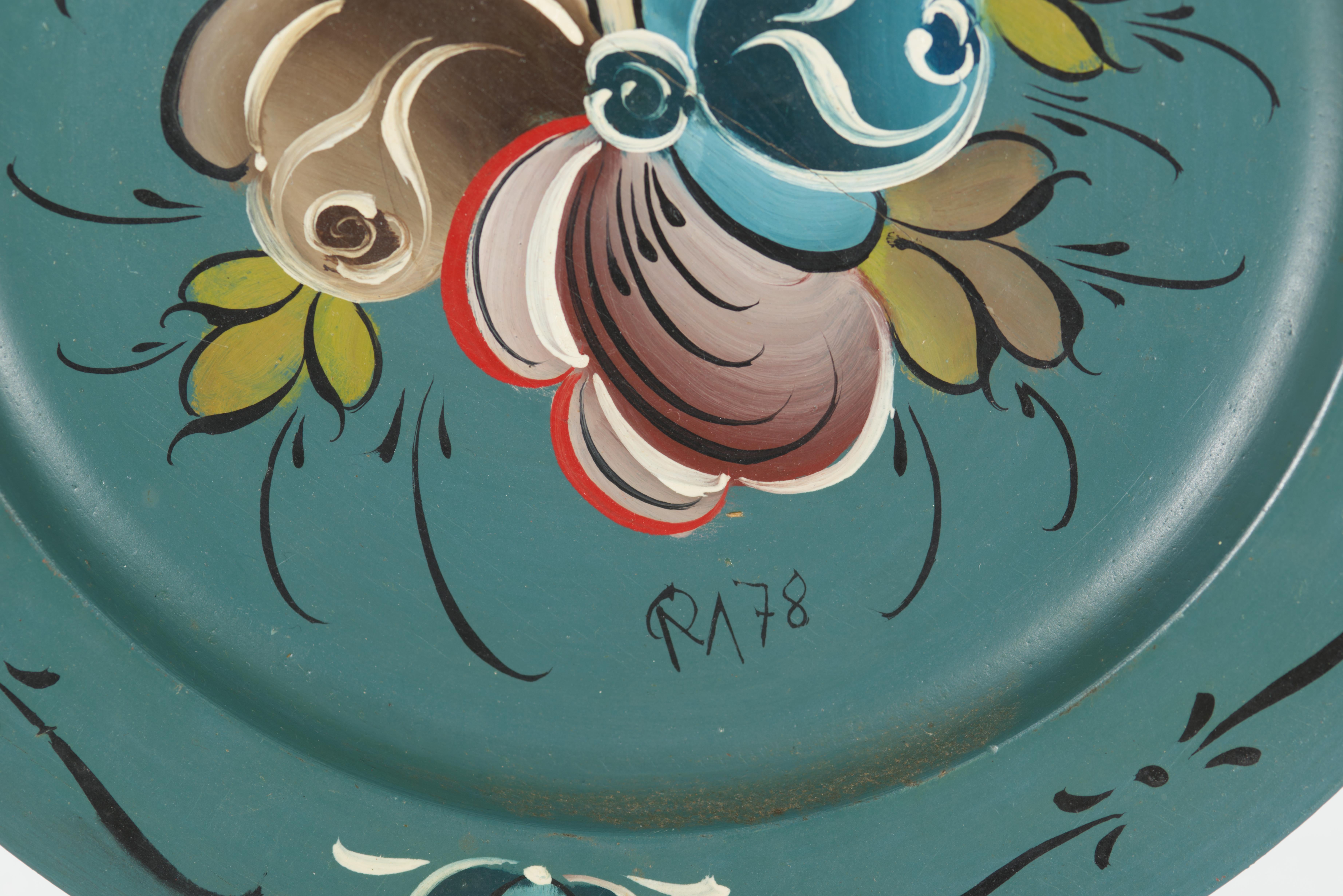 Norvegese Vassoio Rosemaling norvegese d'epoca dipinto a mano Arte popolare scandinava 1978 in vendita