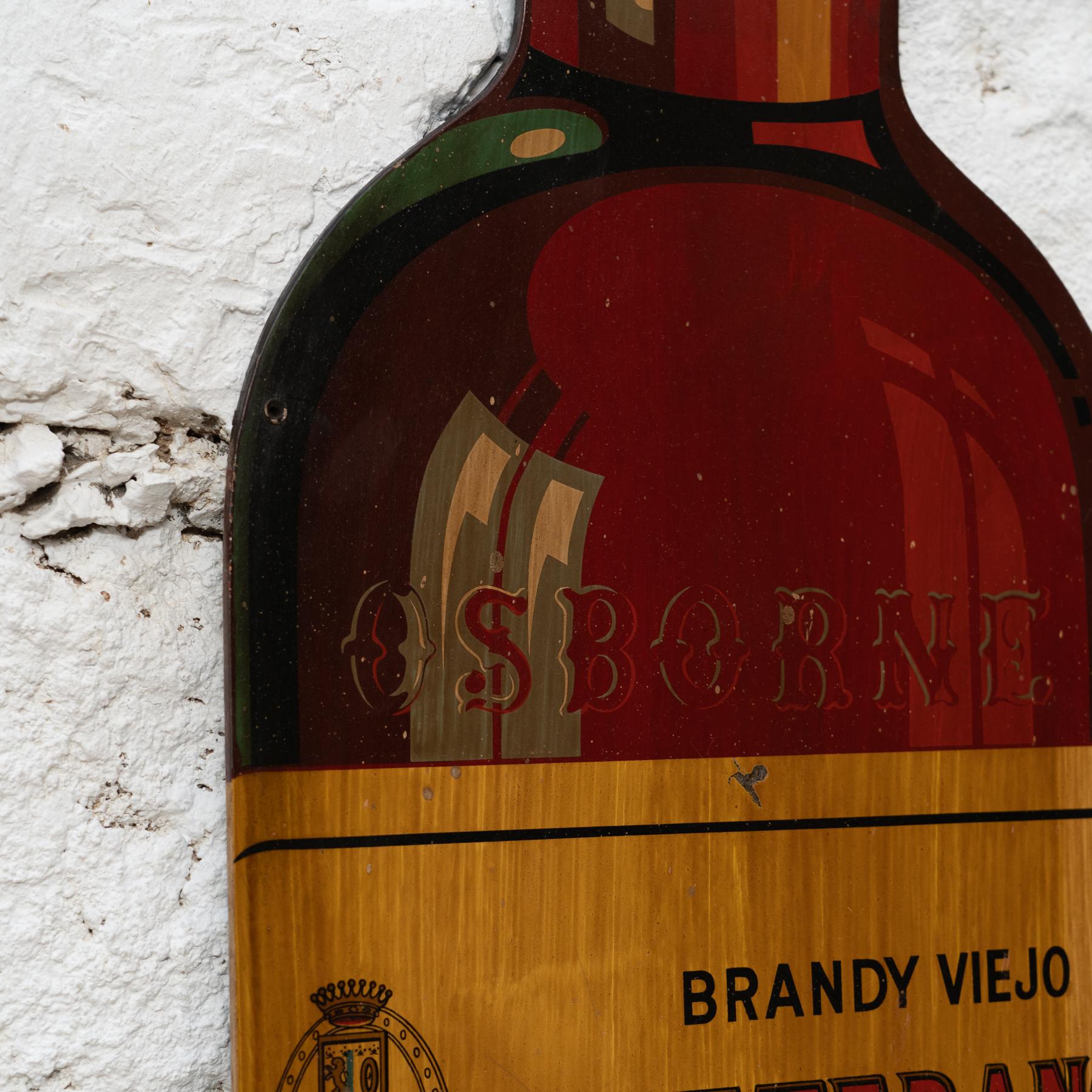 Vintage Hand-Painted Osborne Wood Sign: 'Veterano' In Good Condition For Sale In Barcelona, ES