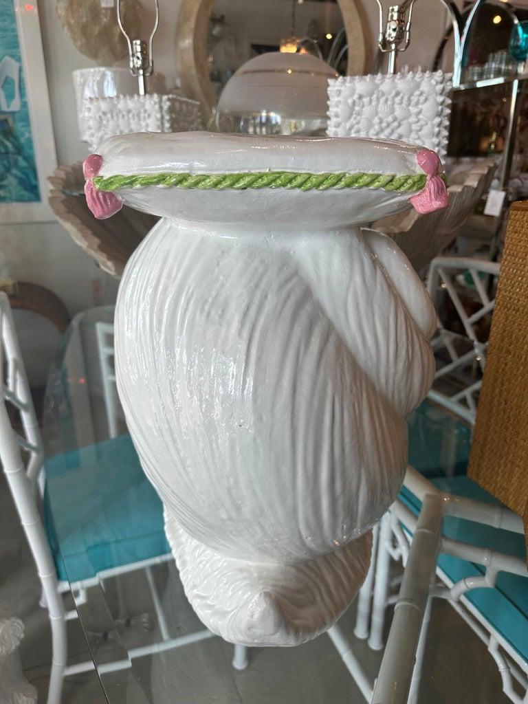 Vintage Pintado a mano Palm Beach Caracol Jardín Stand Lado Fin Beber Mesa en venta 1