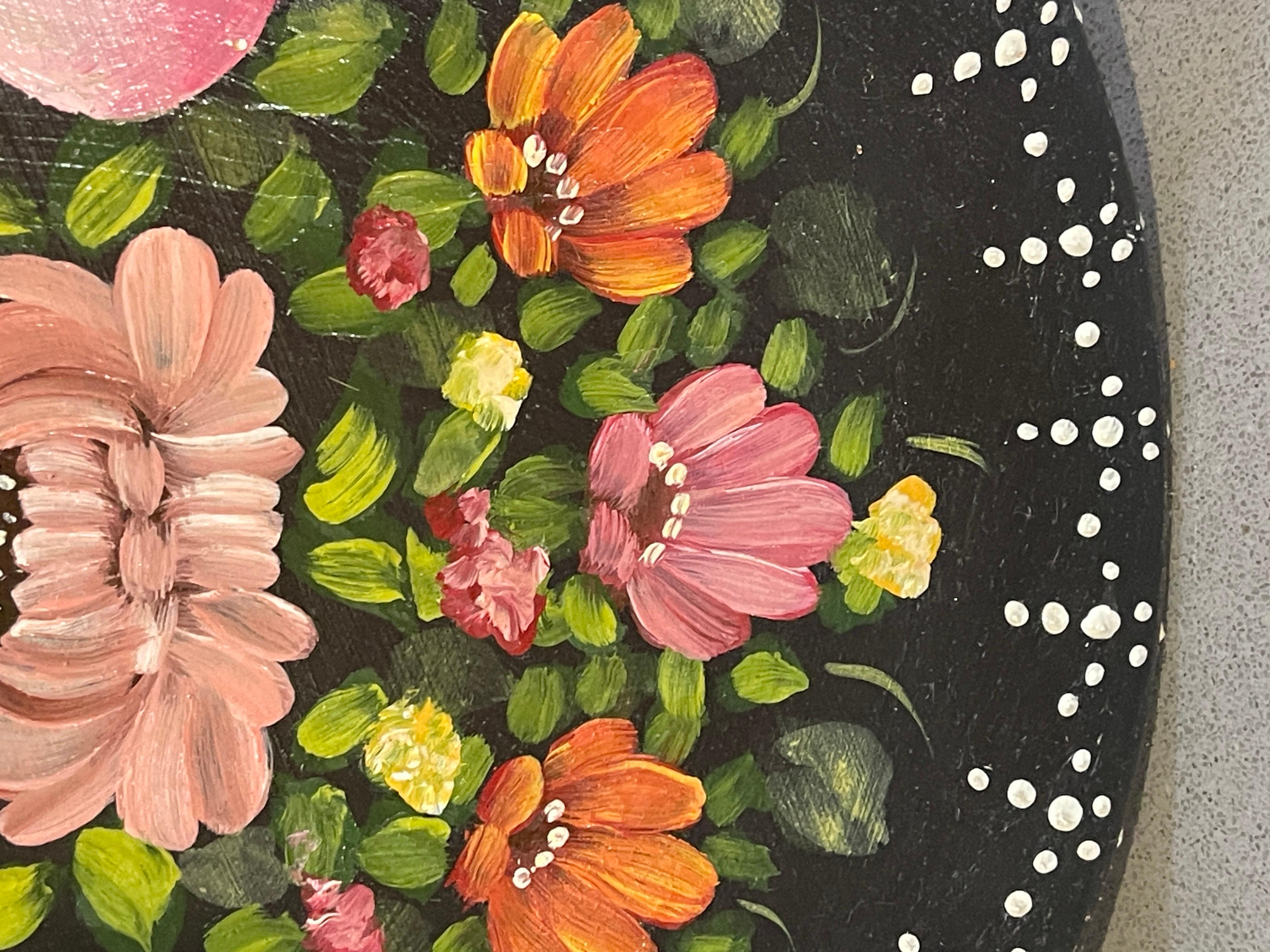Plato Vintage Pintado a Mano, Cerámica Decorativa Pájaro y Flor Decoración de Pared siglo XX en venta