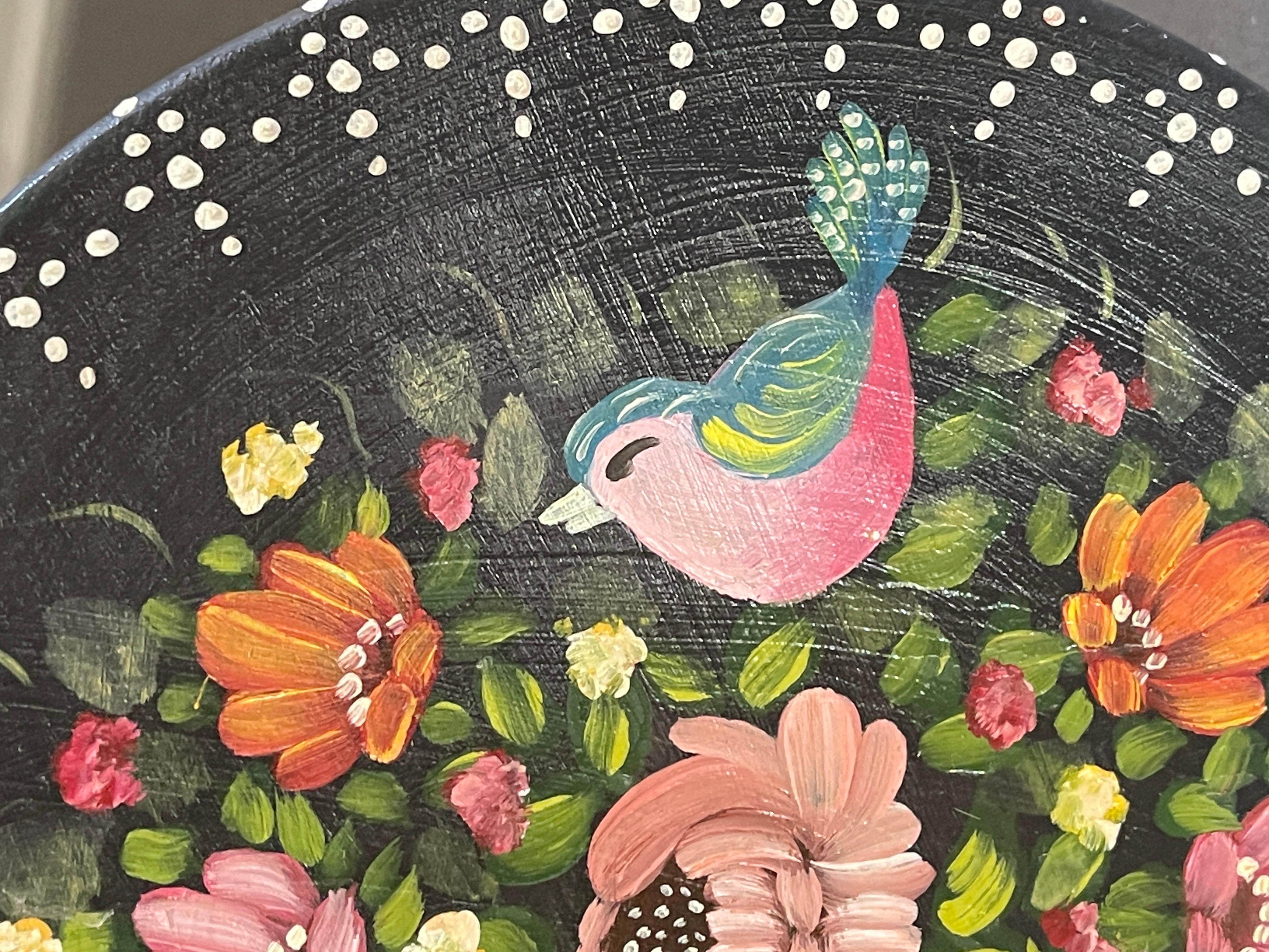 Assiette vintage peinte à la main, décoration murale décorative en céramique avec oiseau et fleur en vente 1