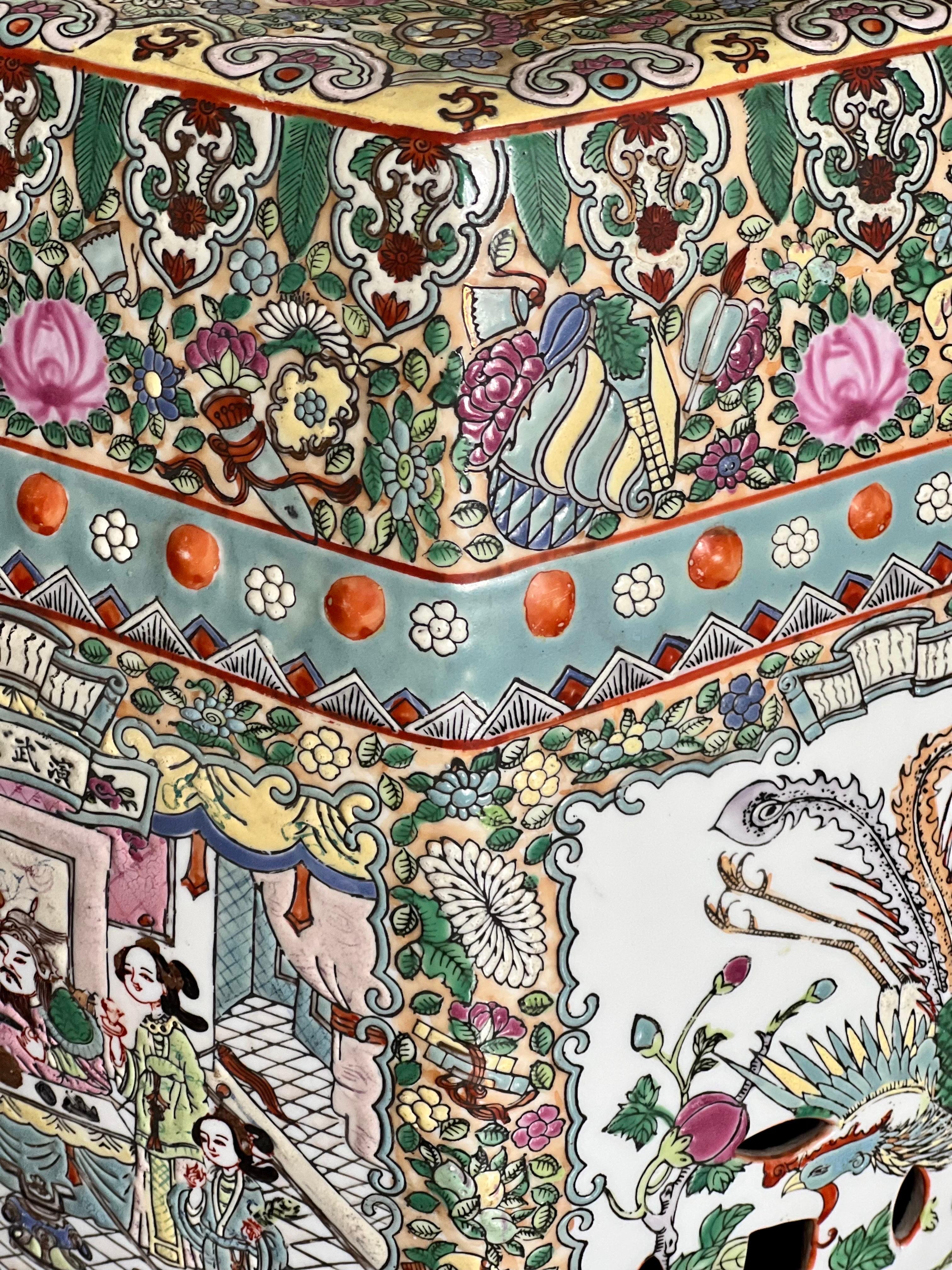 Paire de tabourets de jardin chinois vintage en porcelaine peinte à la main en vente 7