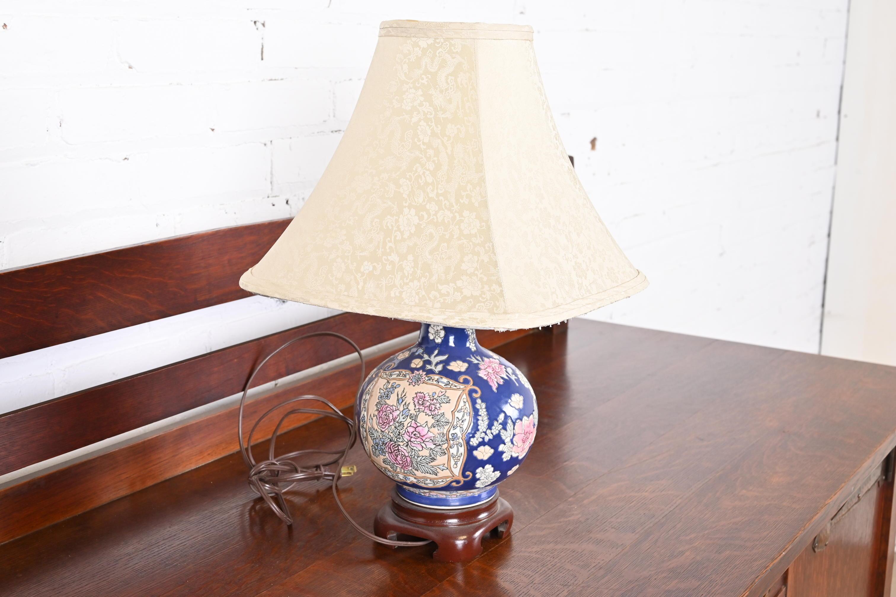 20th Century Vintage Hand-Painted Porcelain Chinoiserie Lamp with Shade For Sale