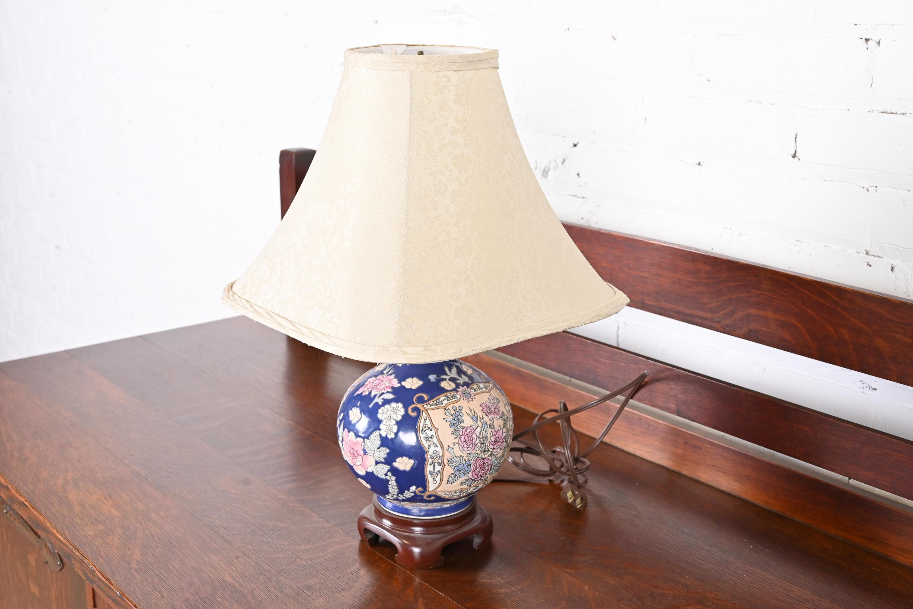 Vintage Hand-Painted Porcelain Chinoiserie Lamp with Shade For Sale 1