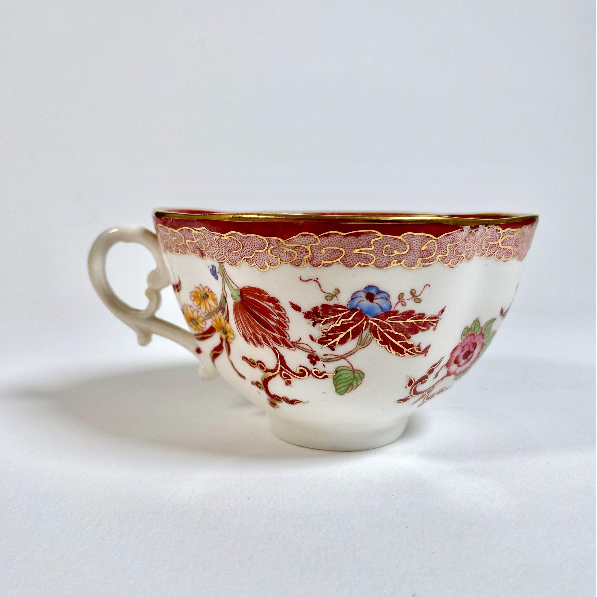 Tazza e piattino in porcellana d'epoca dipinti a mano della Royal Porcelain Factory in vendita 1