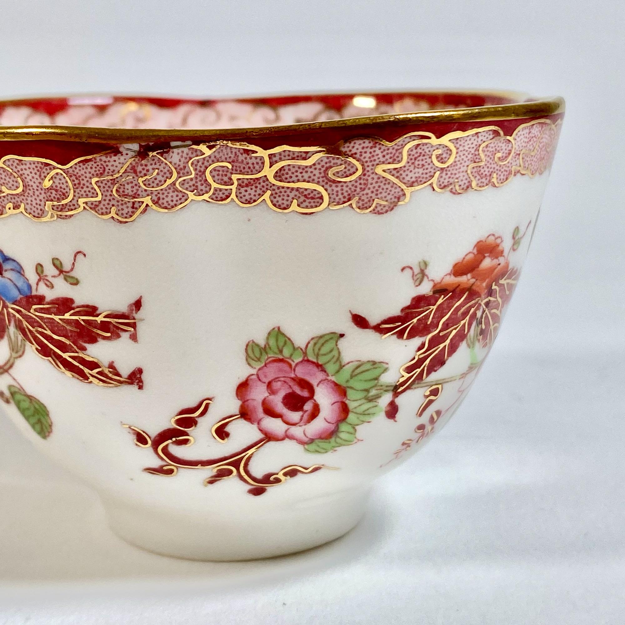 Tazza e piattino in porcellana d'epoca dipinti a mano della Royal Porcelain Factory in vendita 2
